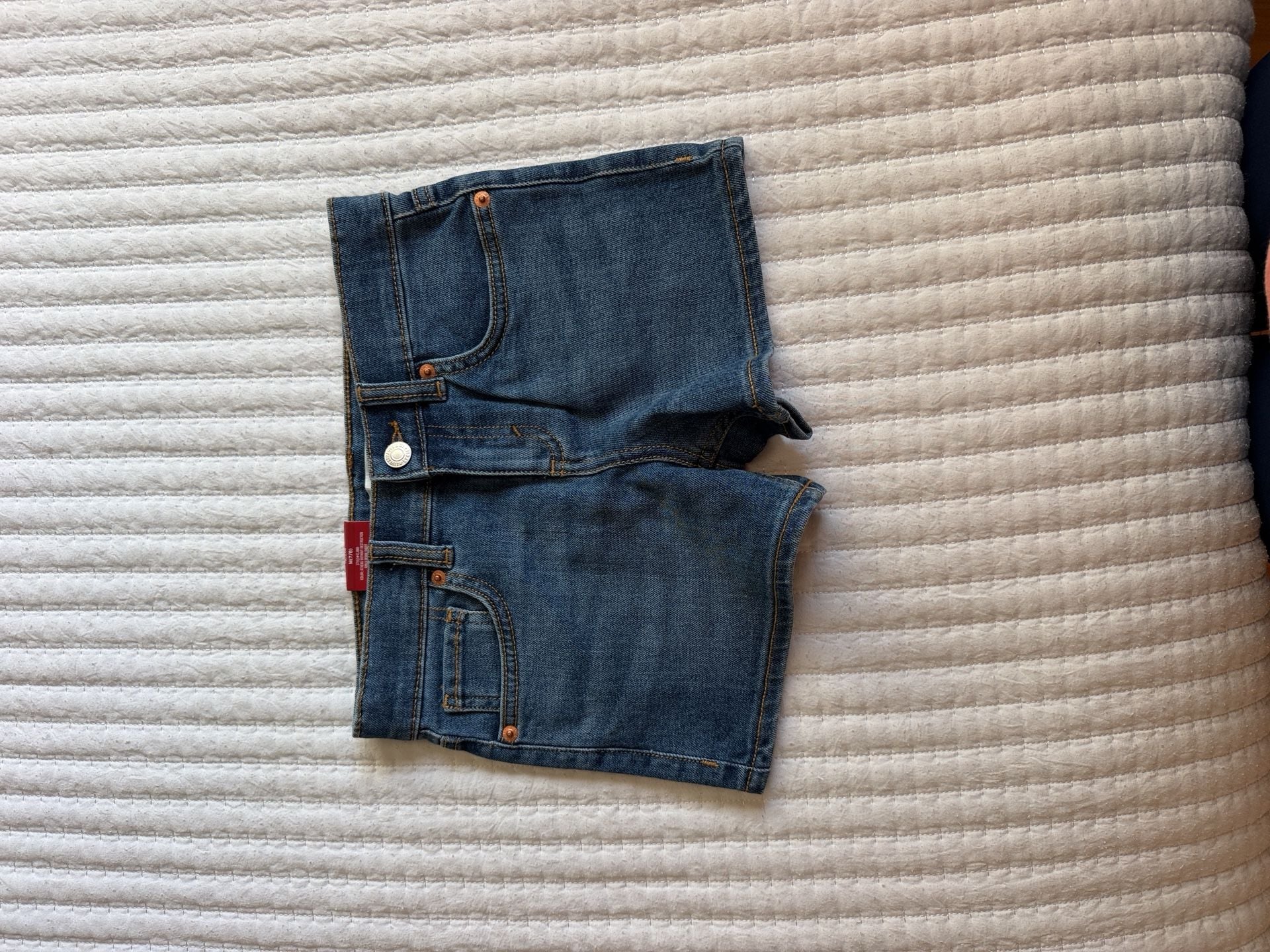Levi's Girlfriend Short Size M 7/8 Athens Without Destruction 3