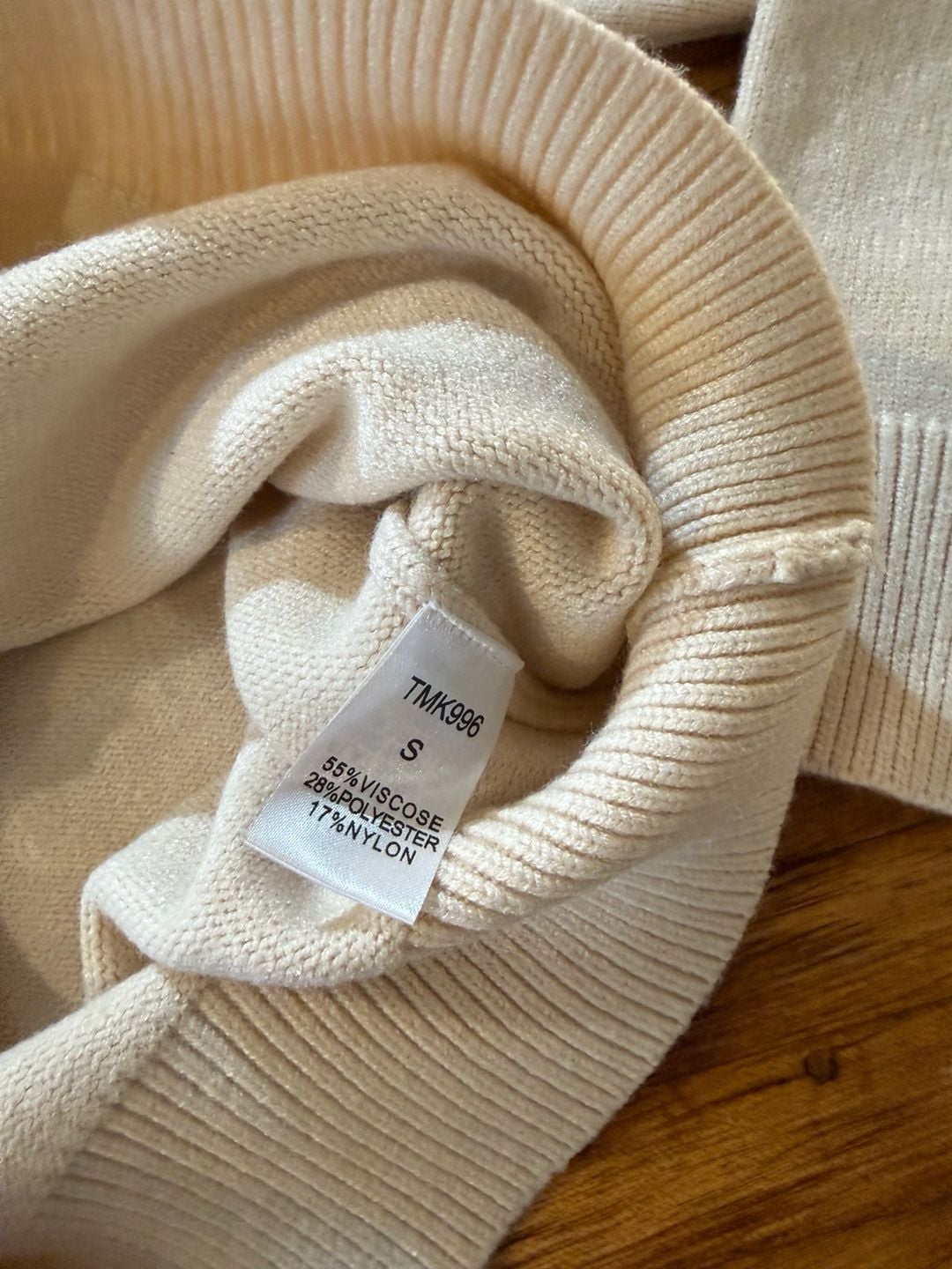 THML Varsity Ruffle Detail Sweater Sz Small (k1) 6