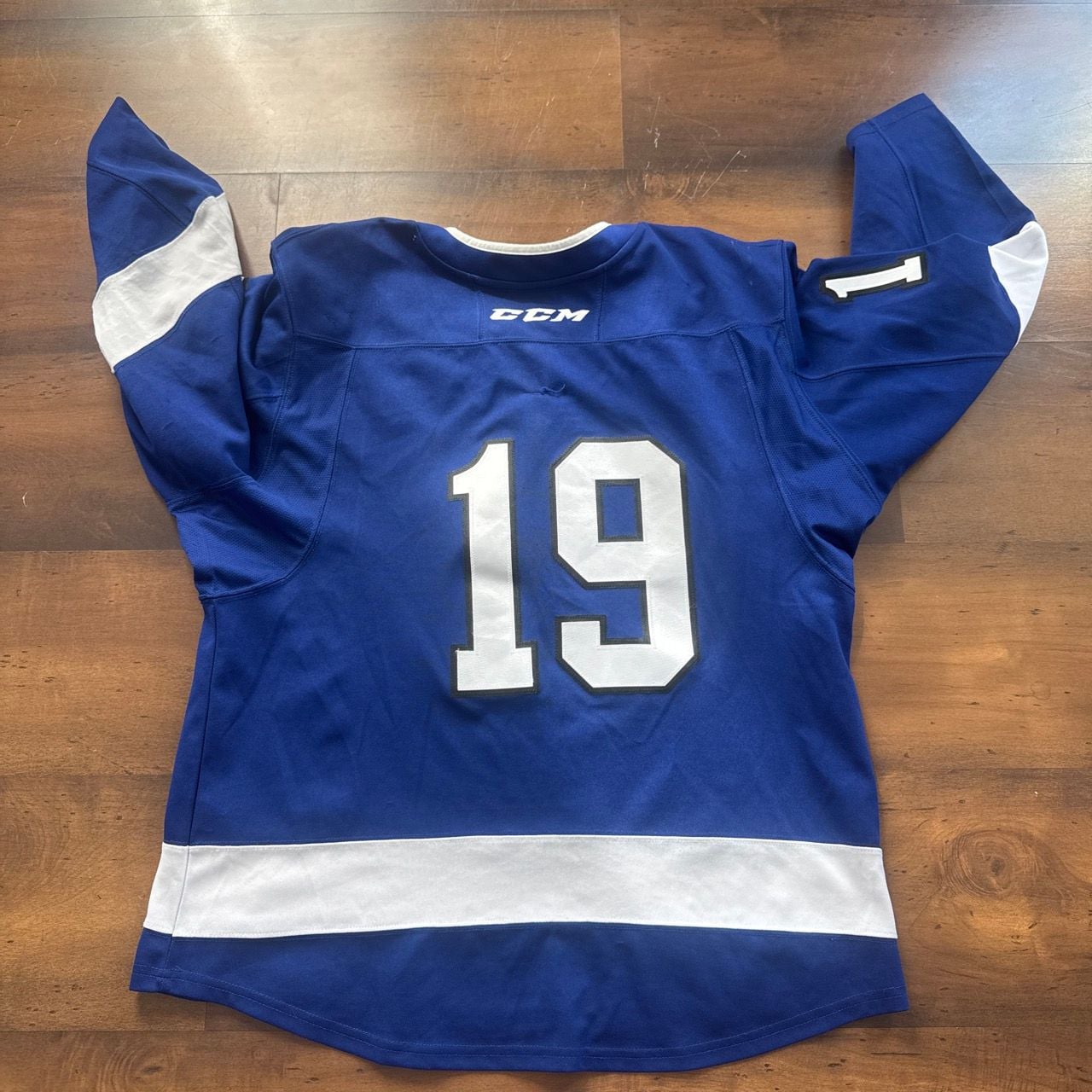 CCM Wings Hockey Jersey Size M Blue Practice Pullover 4