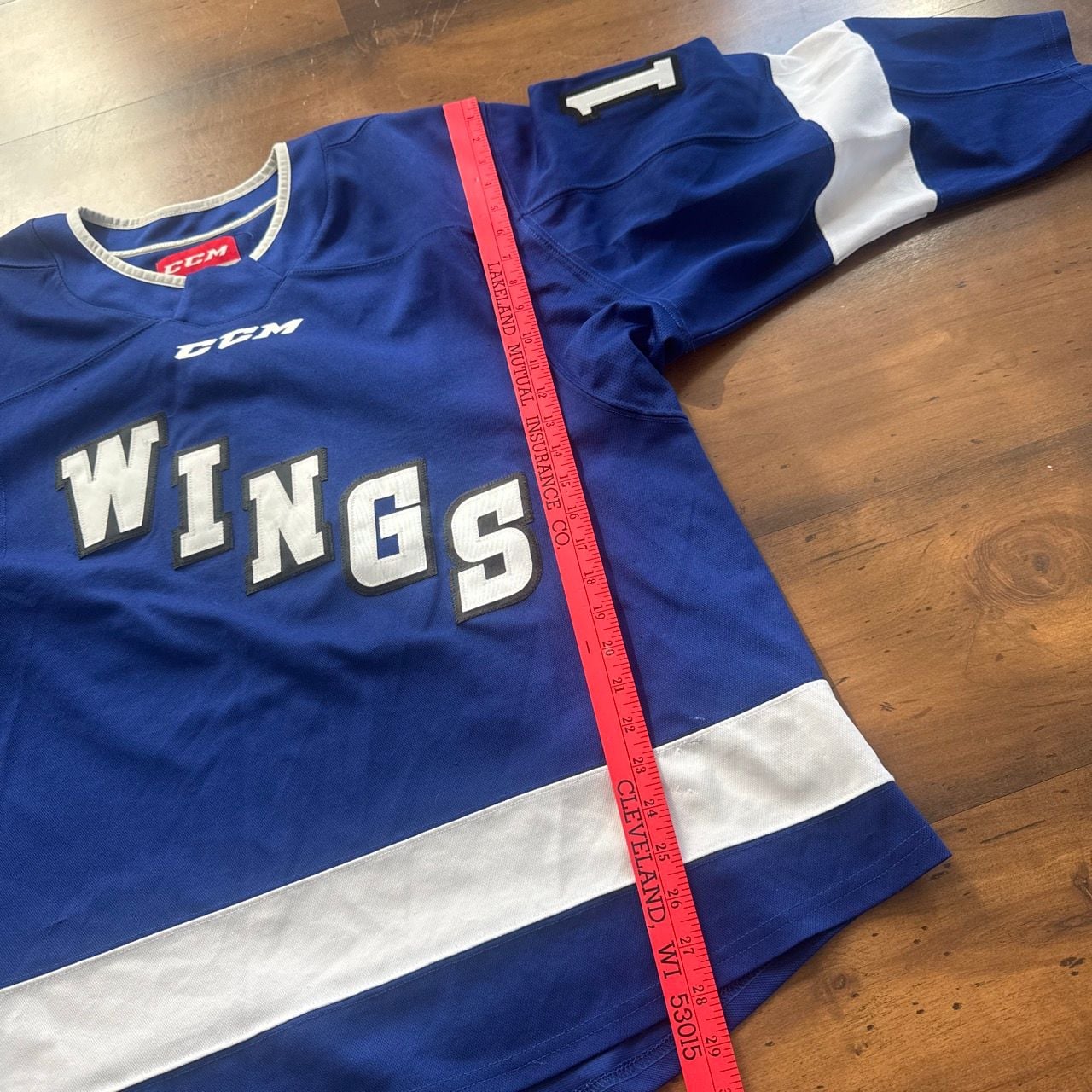 CCM Wings Hockey Jersey Size M Blue Practice Pullover 6