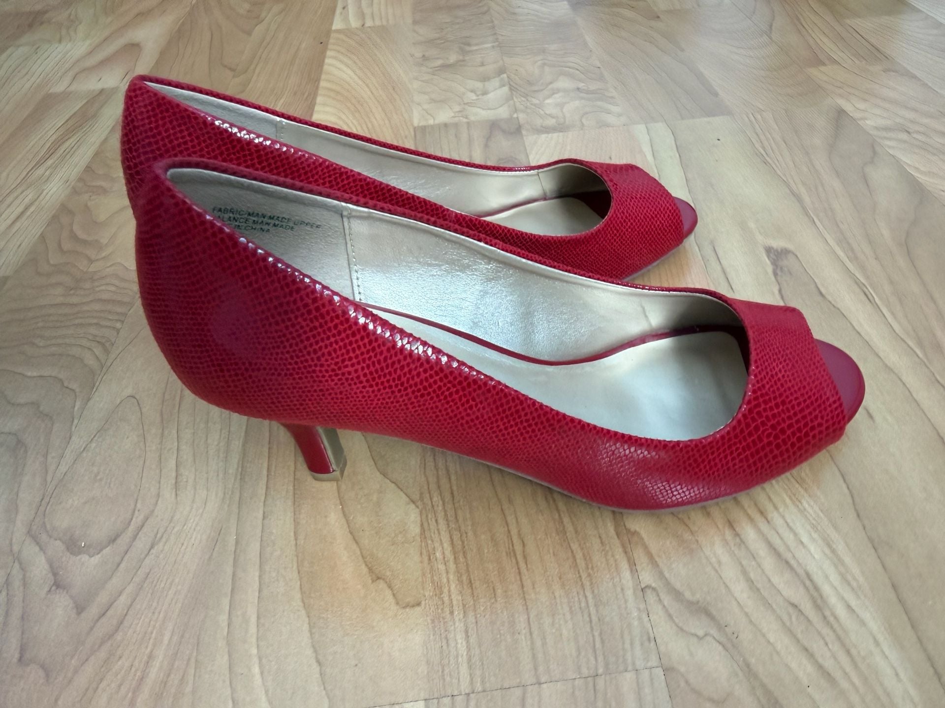 Karen Scott Mory Open Toe Pumps Red Textured 2