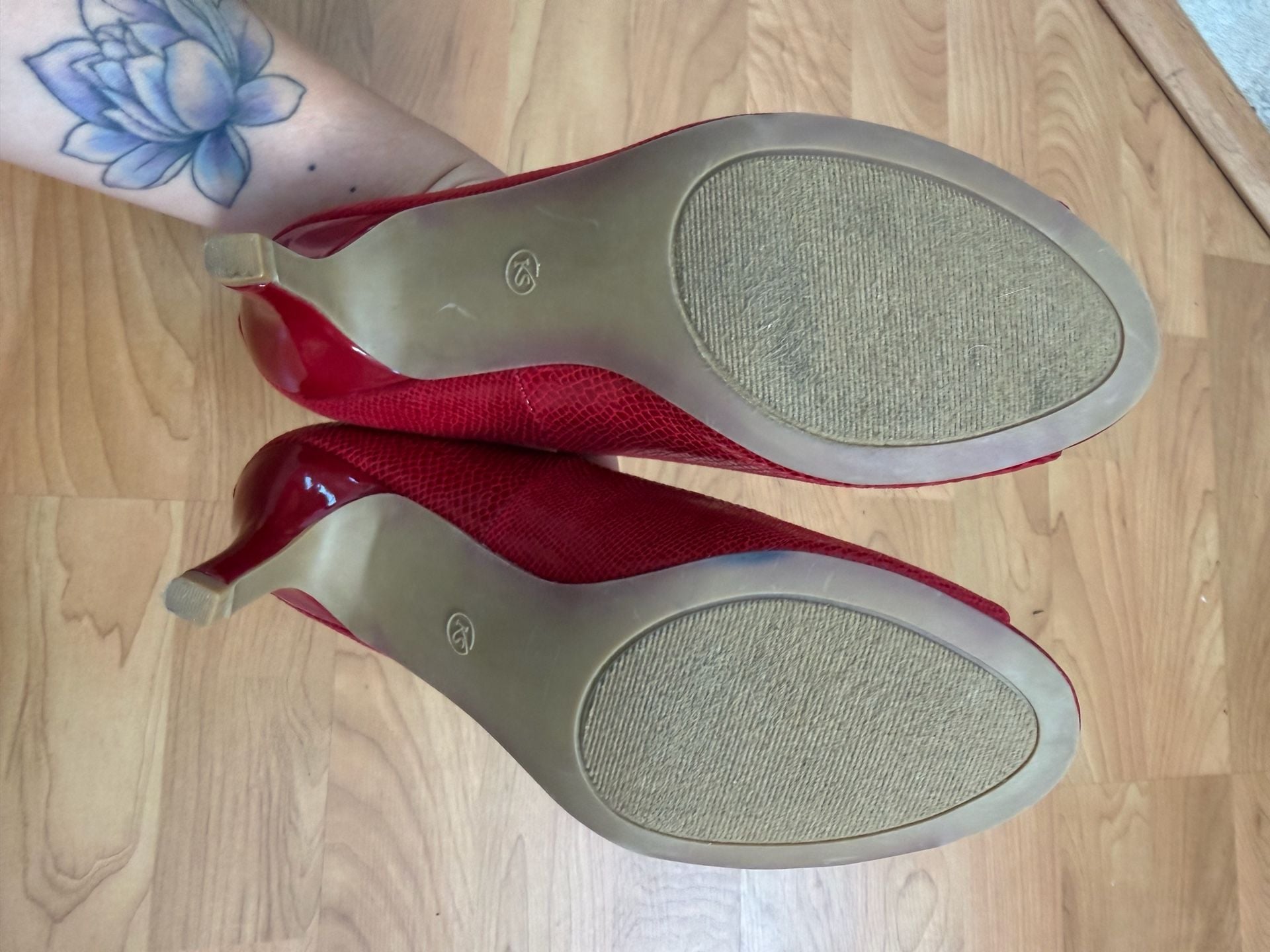 Karen Scott Mory Open Toe Pumps Red Textured 5