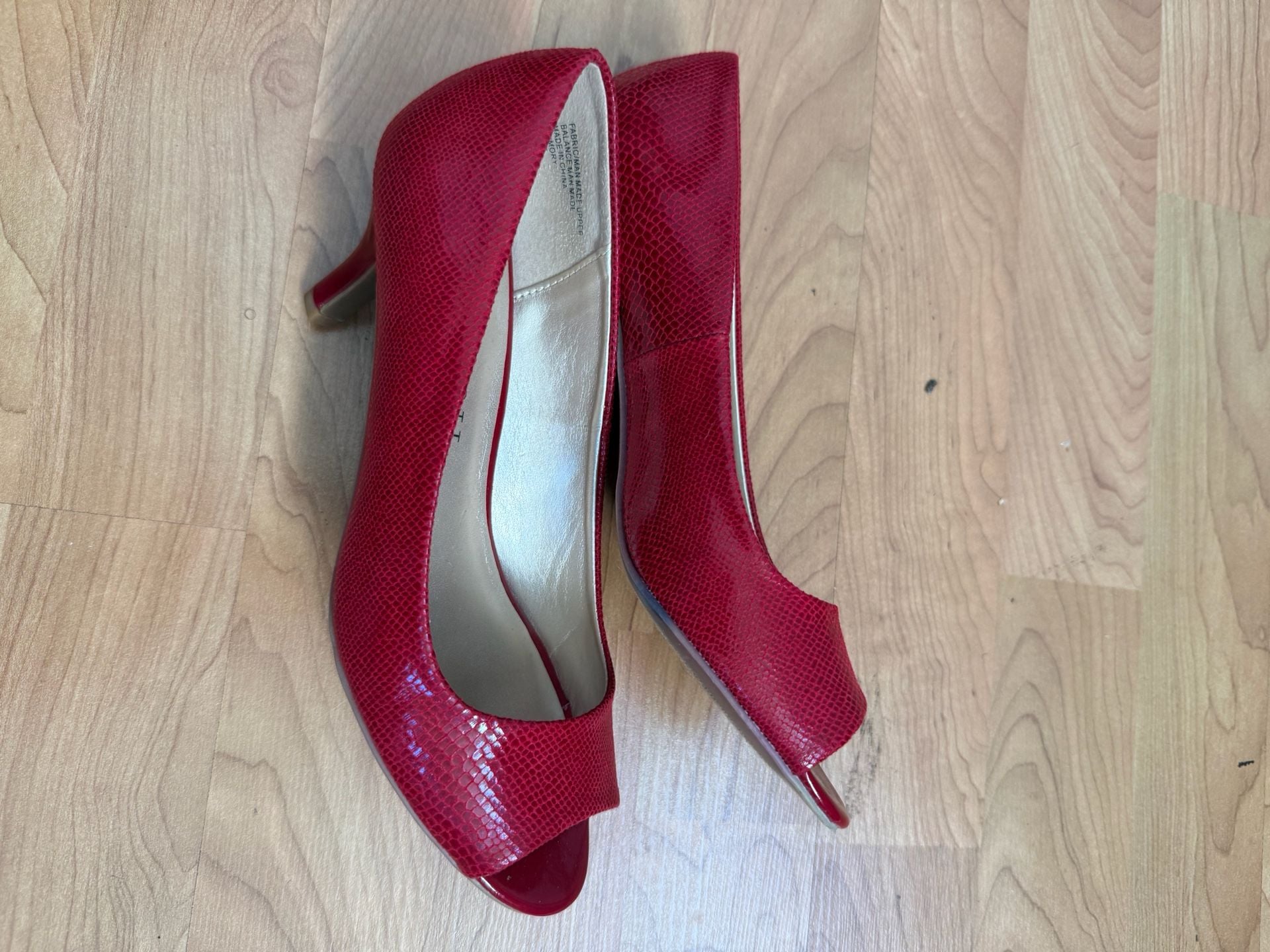 Karen Scott Mory Open Toe Pumps Red Textured 6