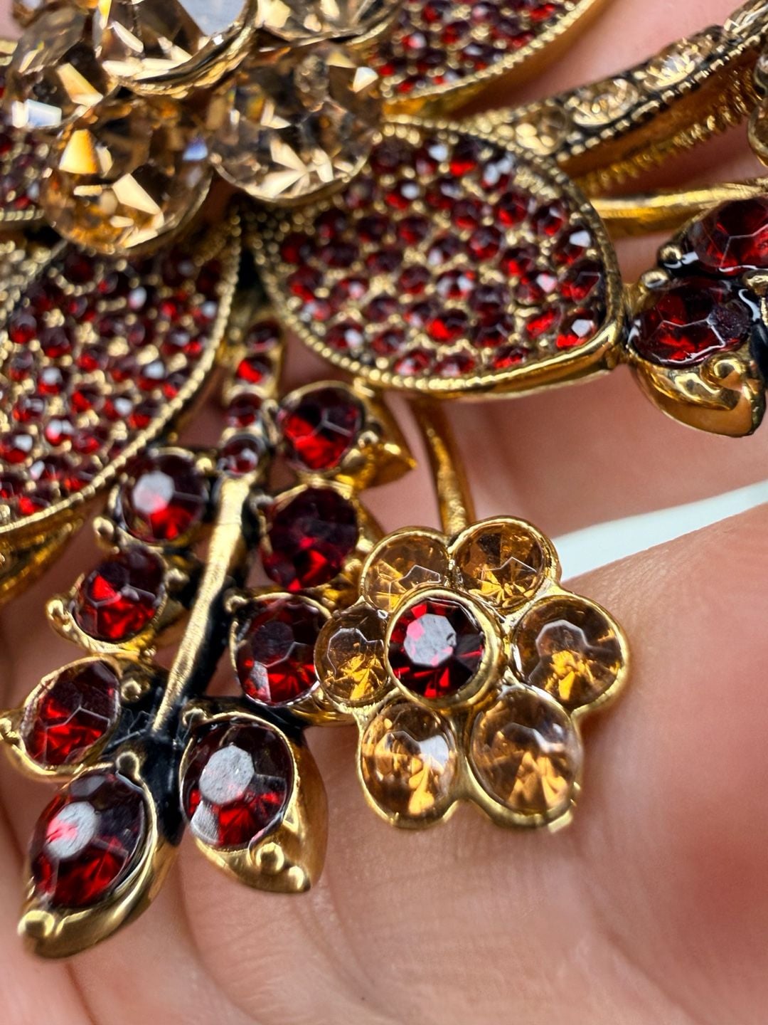 Avon 35 Years 2006 Red Rhinestone Floral Brooch Pin 7