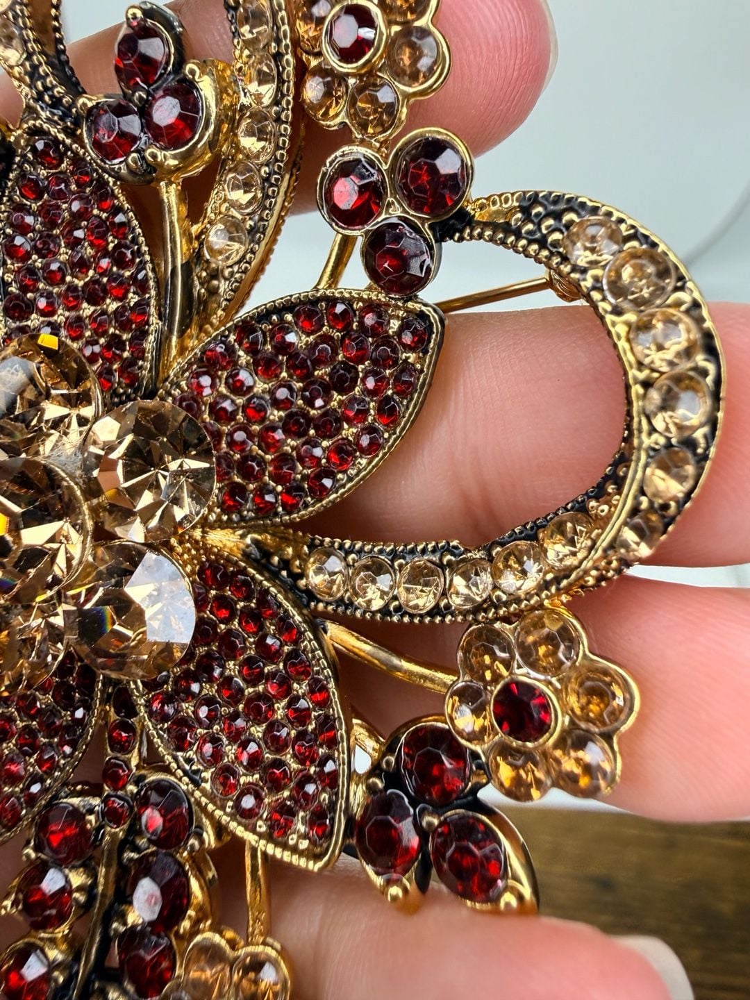 Avon 35 Years 2006 Red Rhinestone Floral Brooch Pin 8