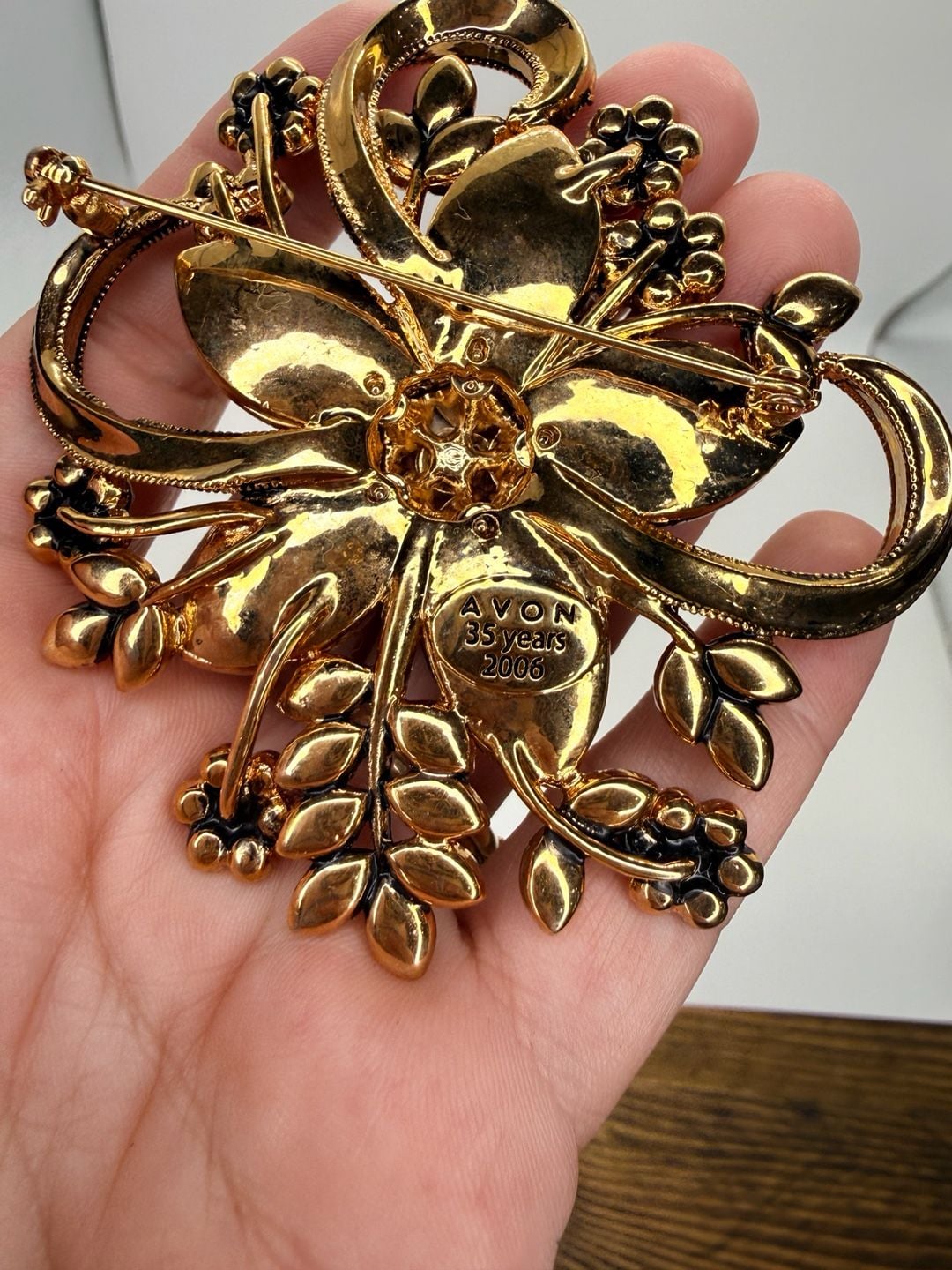 Avon 35 Years 2006 Red Rhinestone Floral Brooch Pin 10