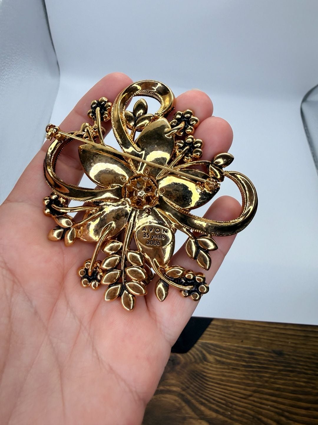 Avon 35 Years 2006 Red Rhinestone Floral Brooch Pin 13