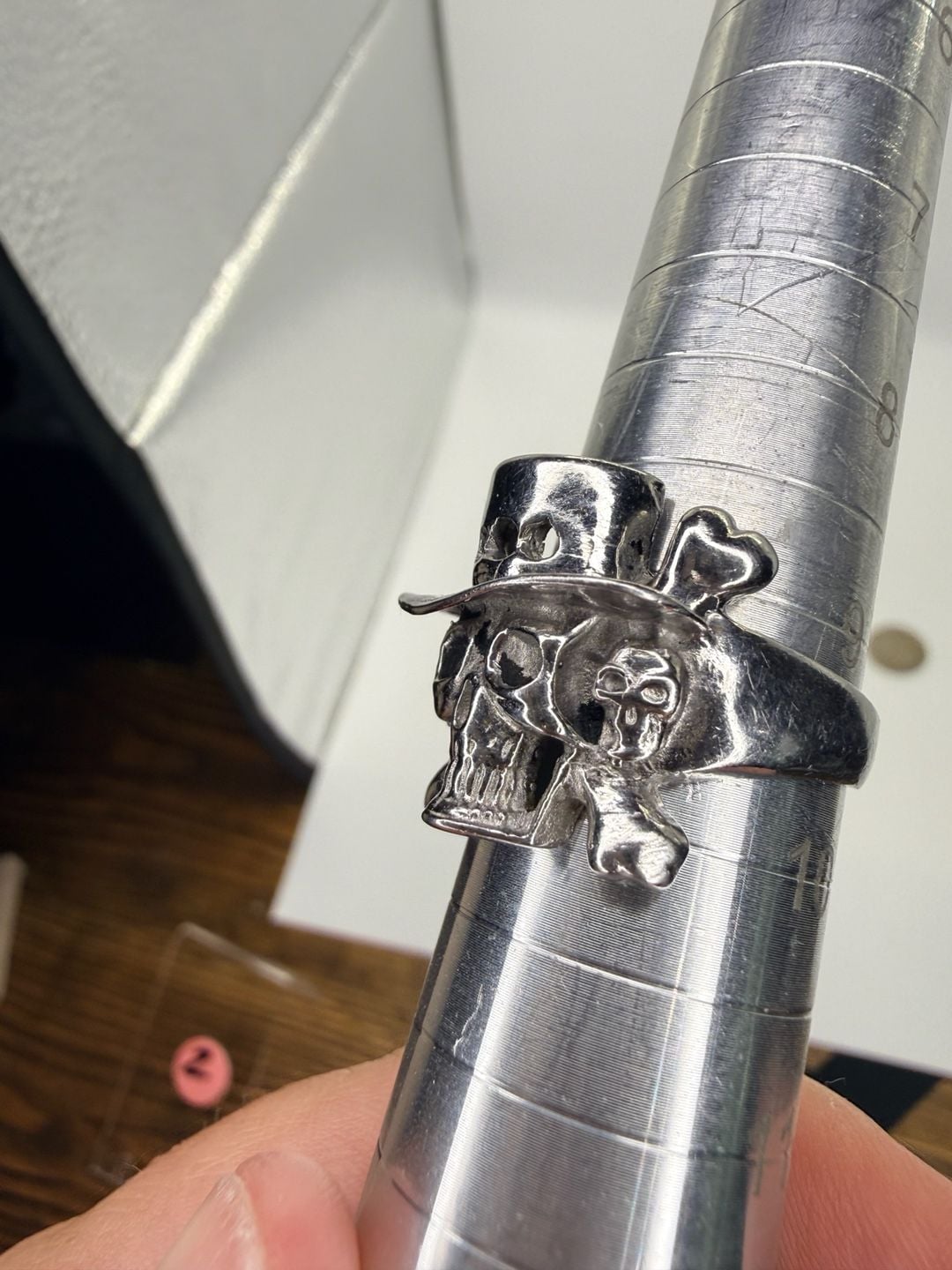 Unbranded Skull And Crossbones Top Hat Ring Size 9.5 2