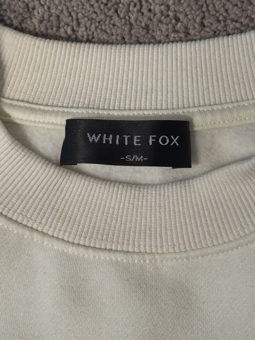 White Fox Crewneck Sweatshirt Size S/M Cream Pink Heart Cupid Arrow 4