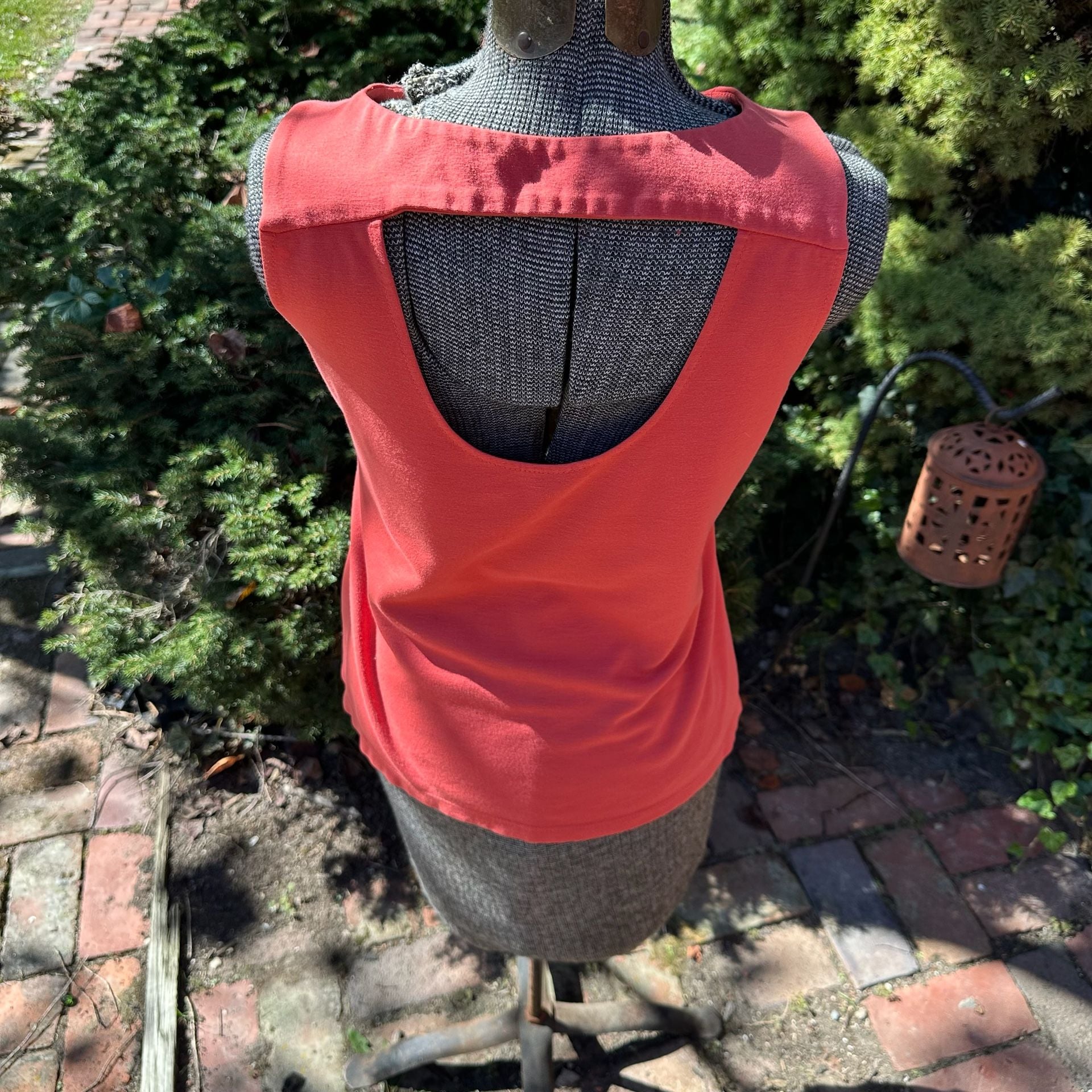 Banana Republic Coral Pink Sleeveless Tank Top Scoop Back Size M 8