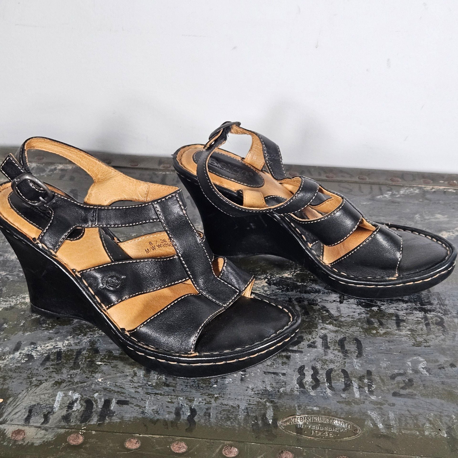 Born Wedge Sandals Size 6 Black Leather 3