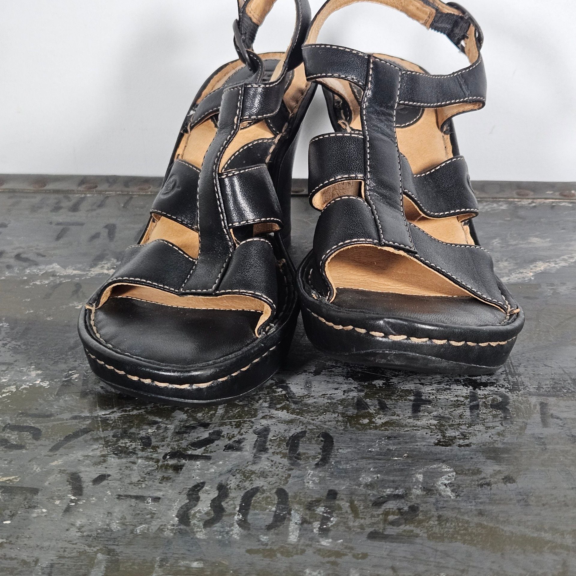Born Wedge Sandals Size 6 Black Leather 5
