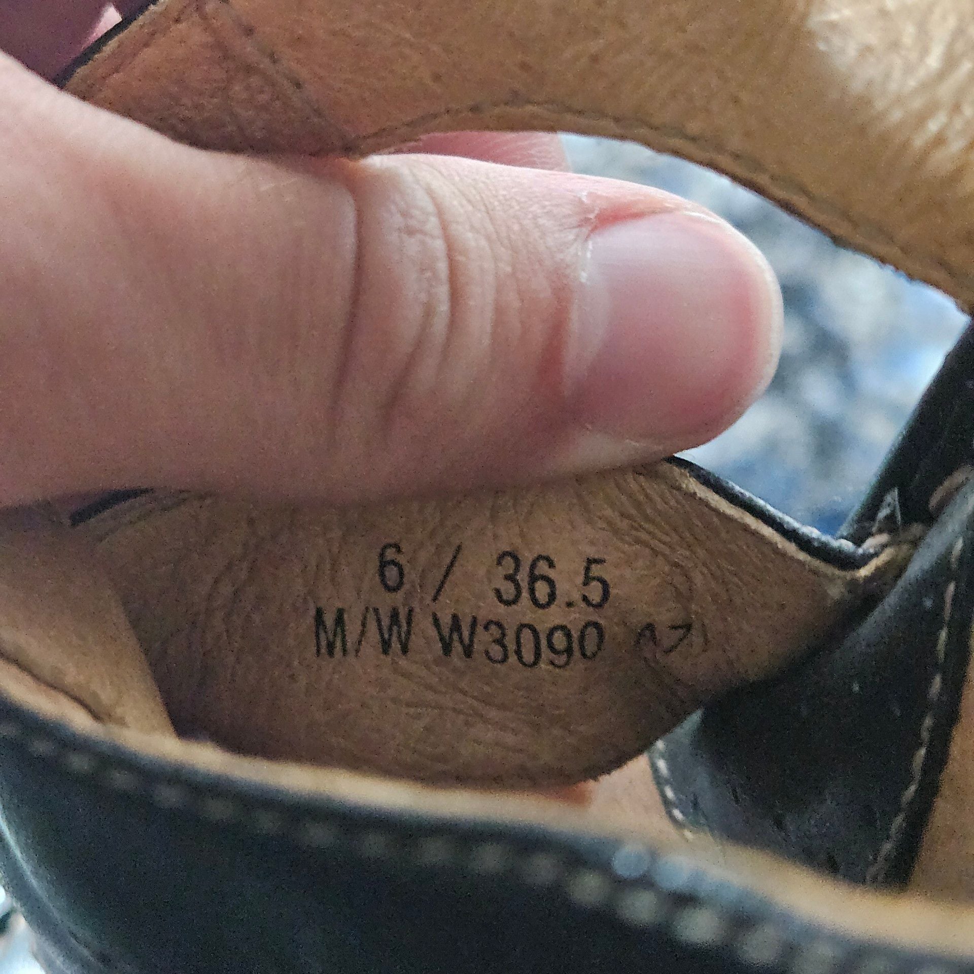 Born Wedge Sandals Size 6 Black Leather 9
