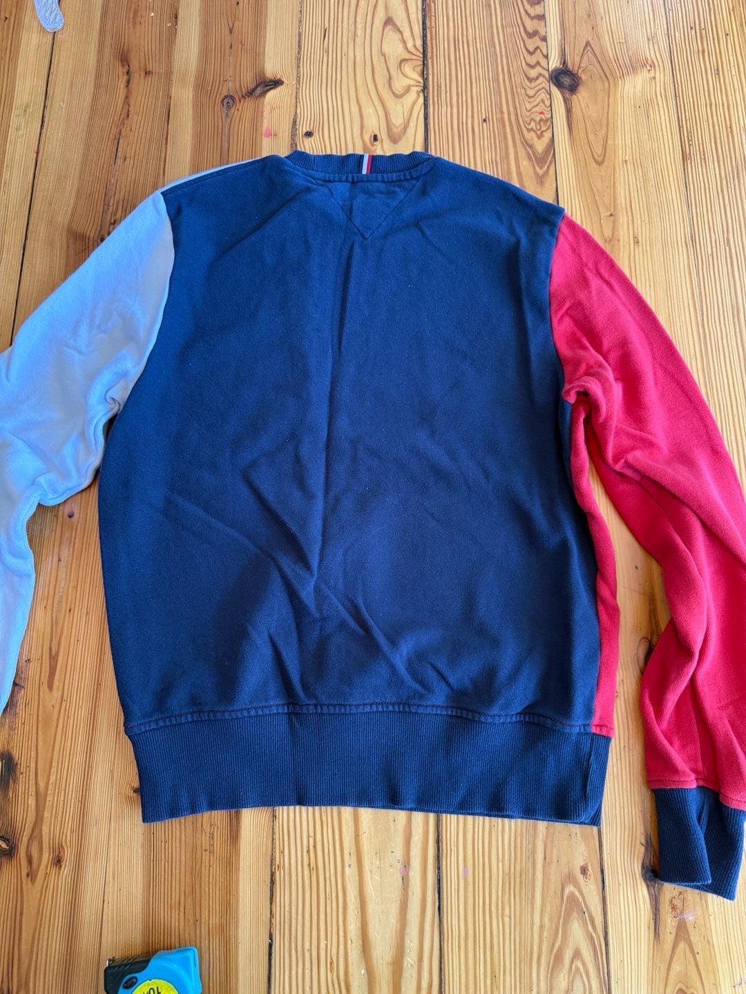 Tommy Hilfiger Crewneck Sweatshirt Size XS Red White Blue Colorblock 4