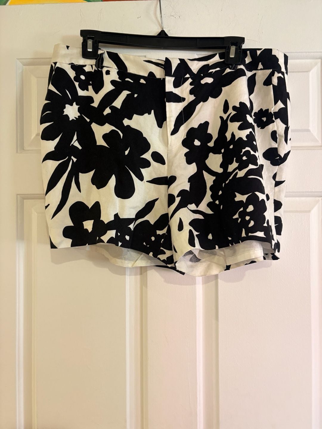 Black and White Floral Print Shorts 2