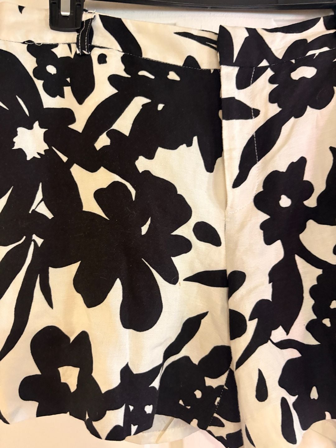 Black and White Floral Print Shorts 3