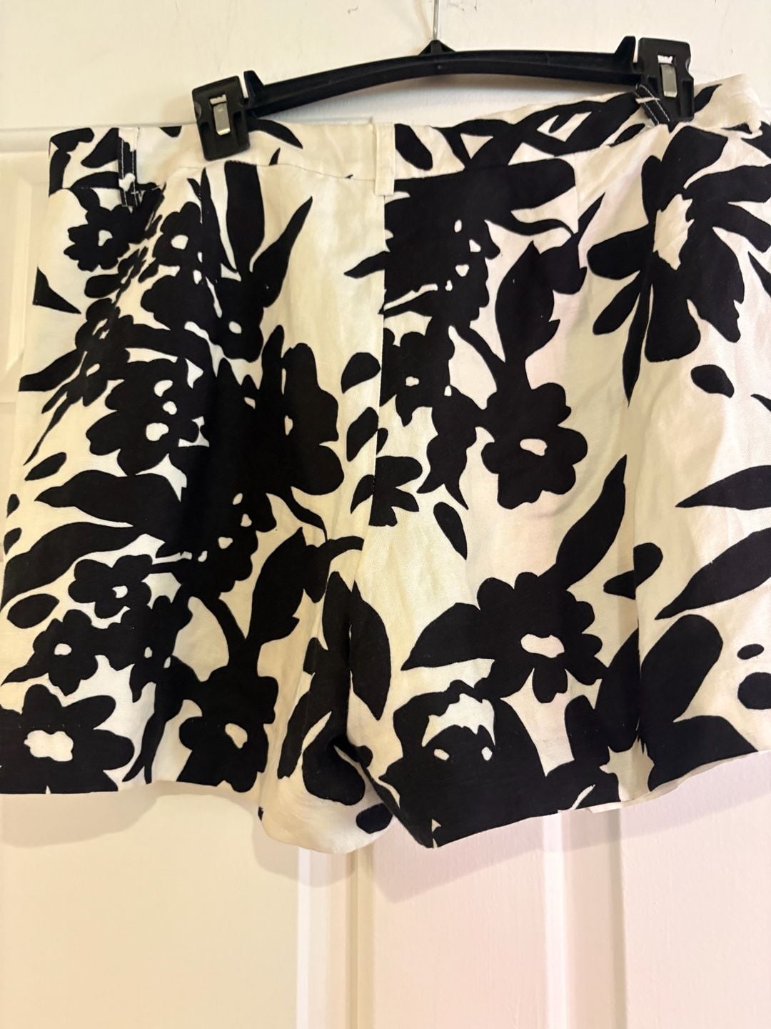 Black and White Floral Print Shorts 5