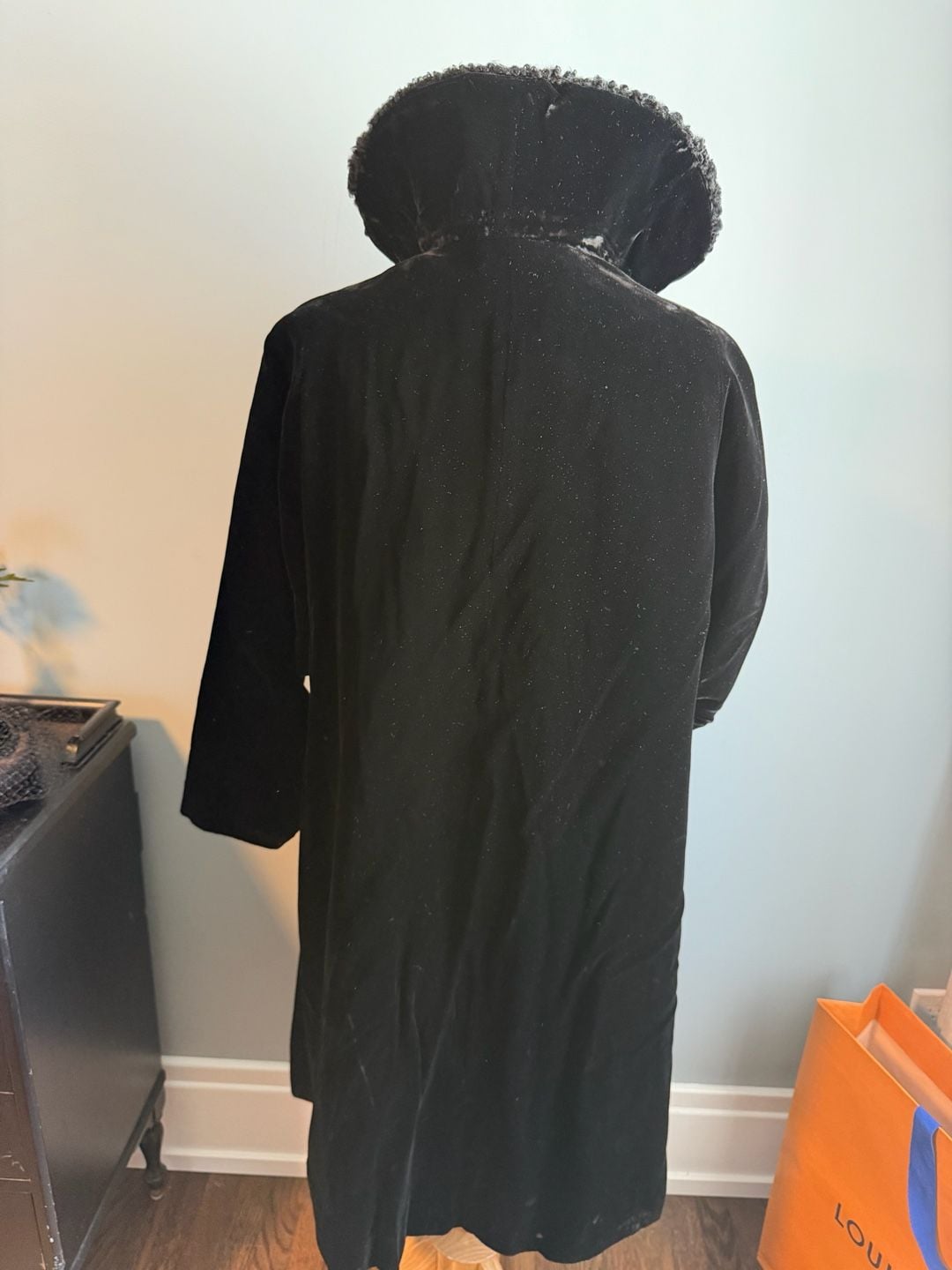 Hengerer's 1950s Vintage Black Velvet Swing Coat Fur Collar 7