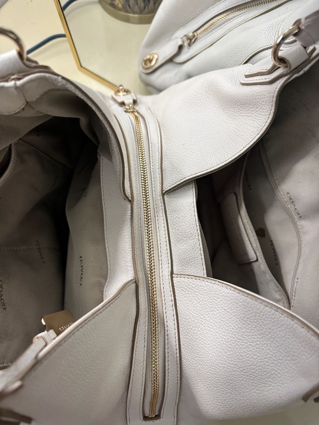 Coach Edie Shoulder Bag White Leather Gold Studs, Winter bag 19