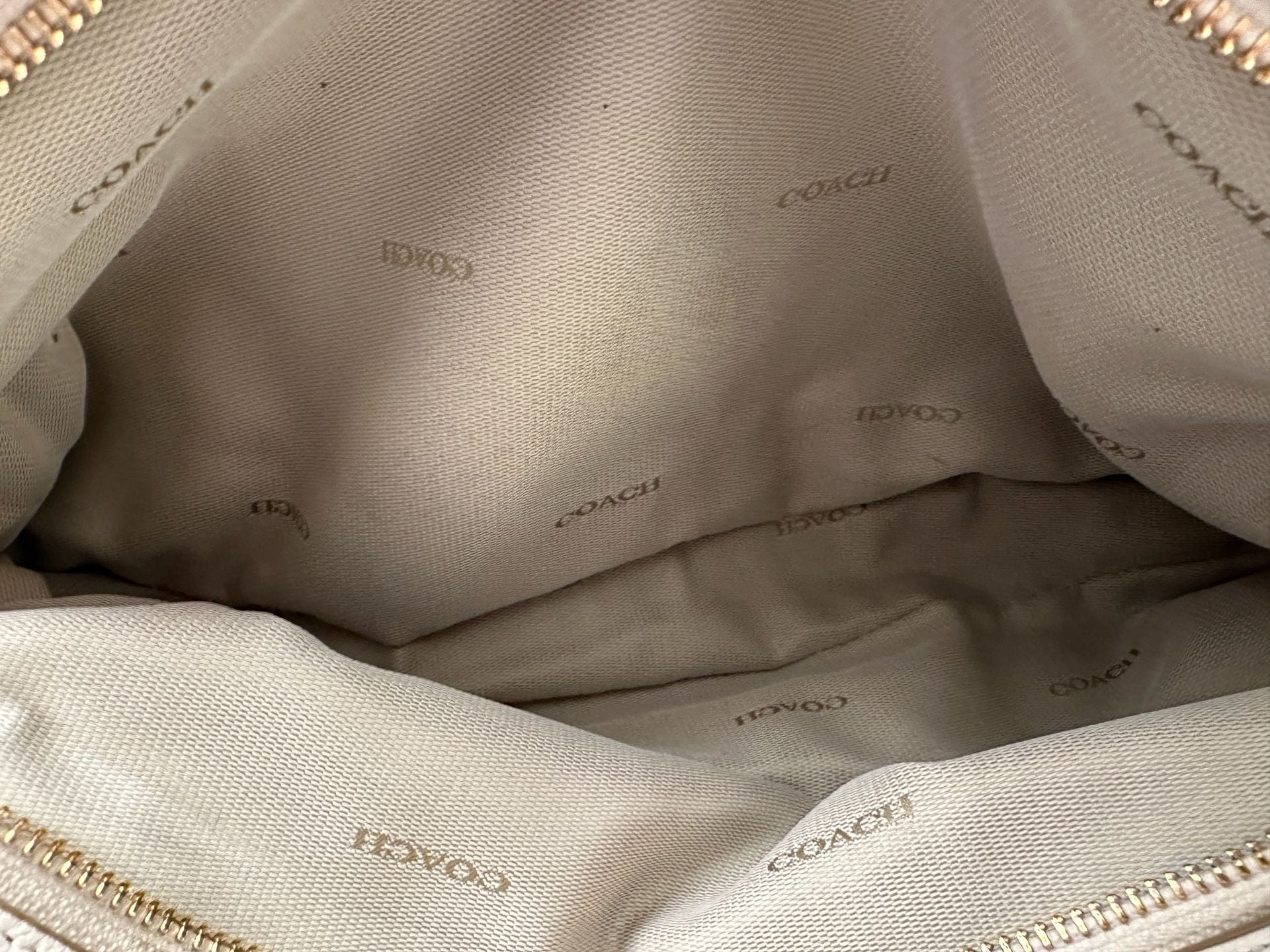 Coach Edie Shoulder Bag White Leather Gold Studs, Winter bag 16