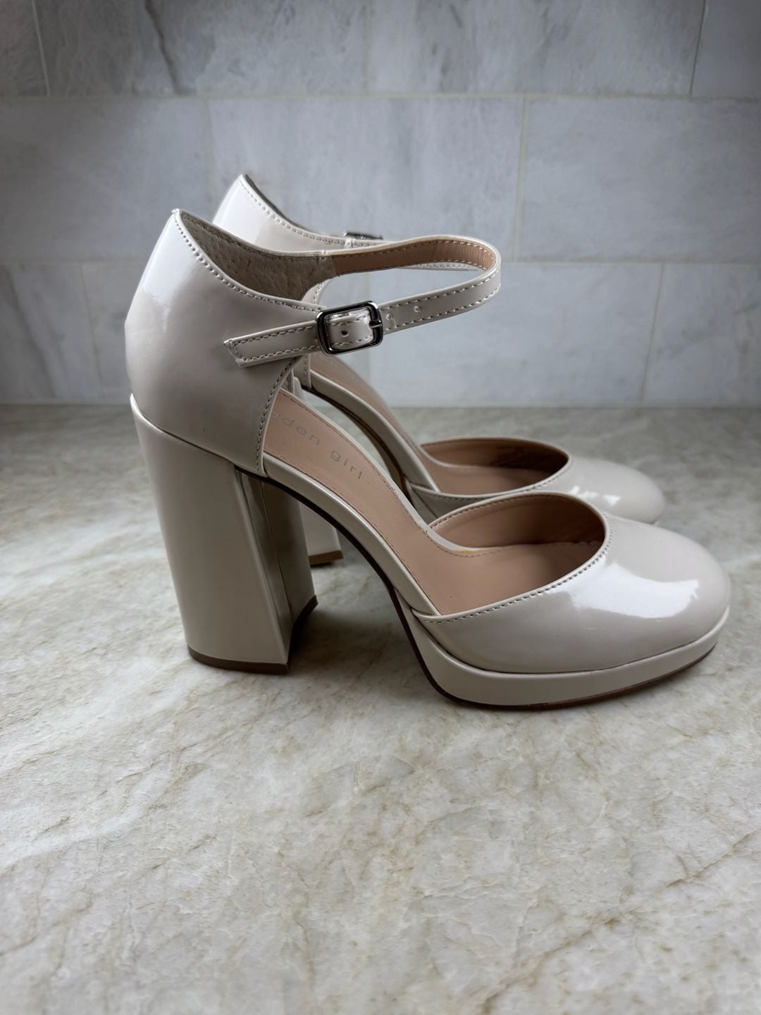 Madden Girl Unaa Pump Size 7M Bone Patent Platform Block Heel 4