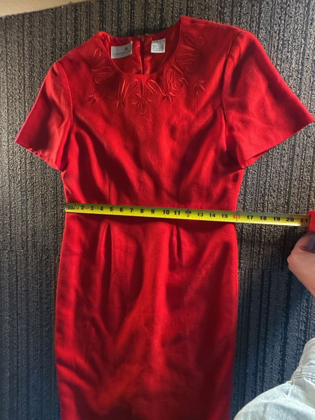 Liz Claiborne Sheath Dress Size 6 Red Rayon Embroidered Collar Vintage 6
