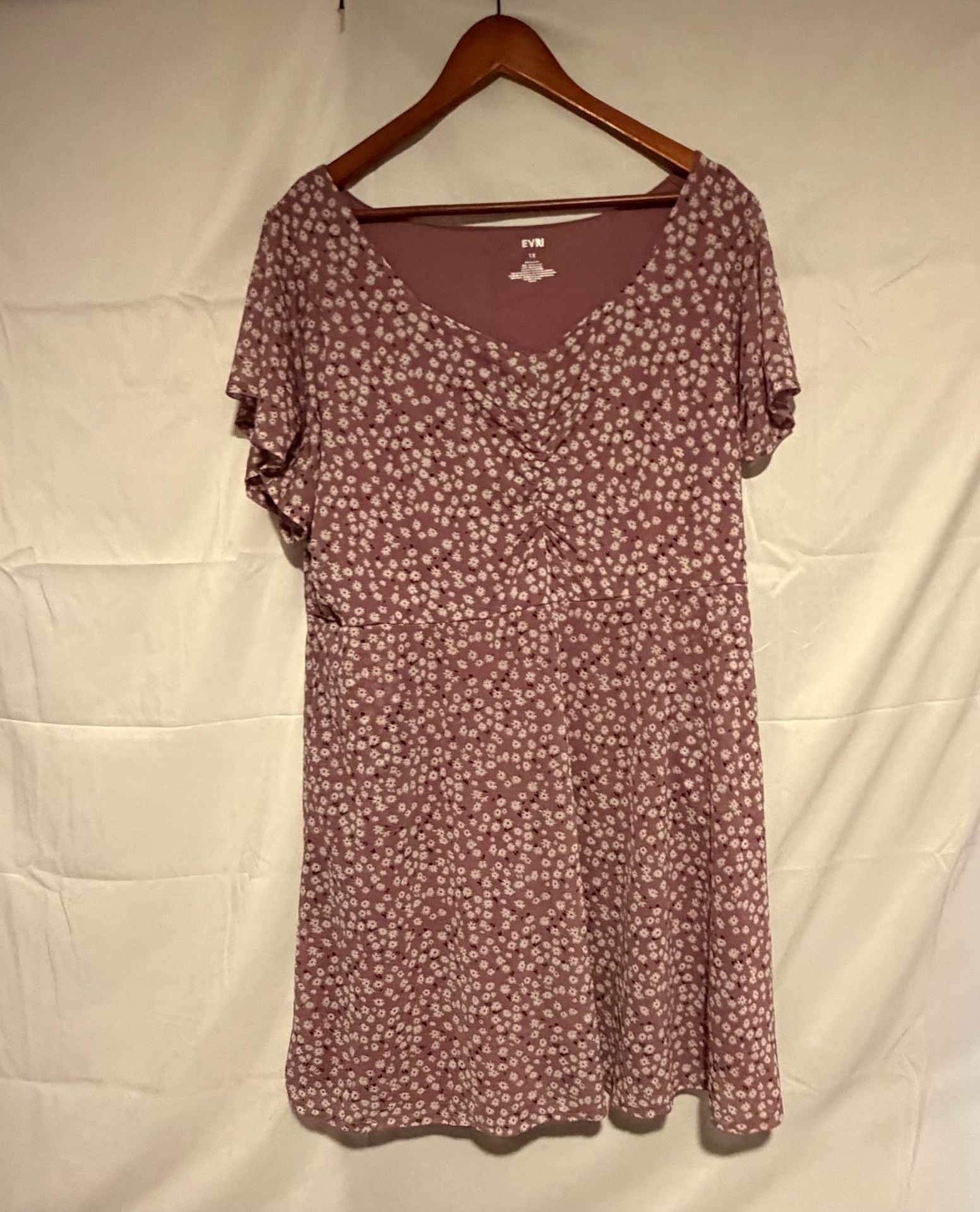 EVRI Floral Mini Dress Size 1X Mauve V-Neck Short Sleeve 8