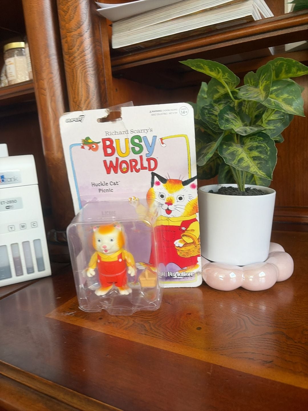 Super7 Richard Scarry Busy World Huckle Cat Picnic ReAction Figure 1