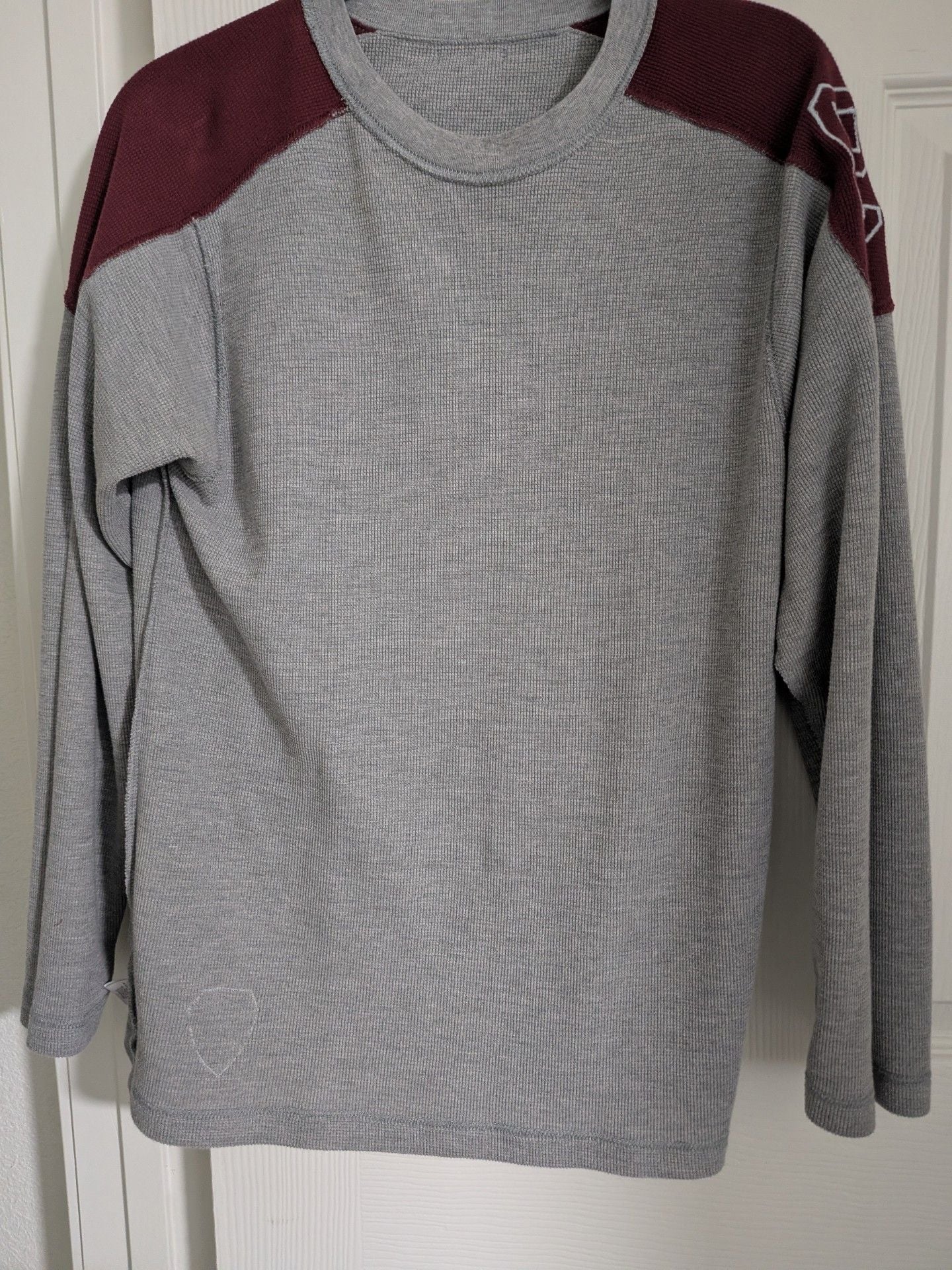 GUESS Long Sleeve Waffle Knit Shirt Grey Burgundy 10