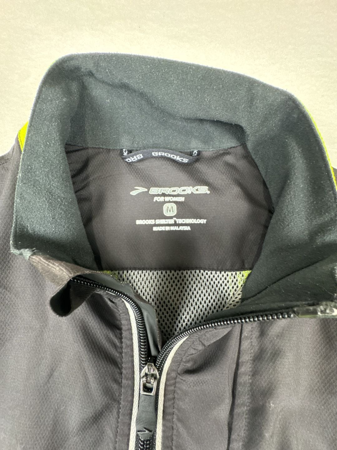 Brooks Shelter Technology Jacket Size M Black Yellow Reflective Running 4