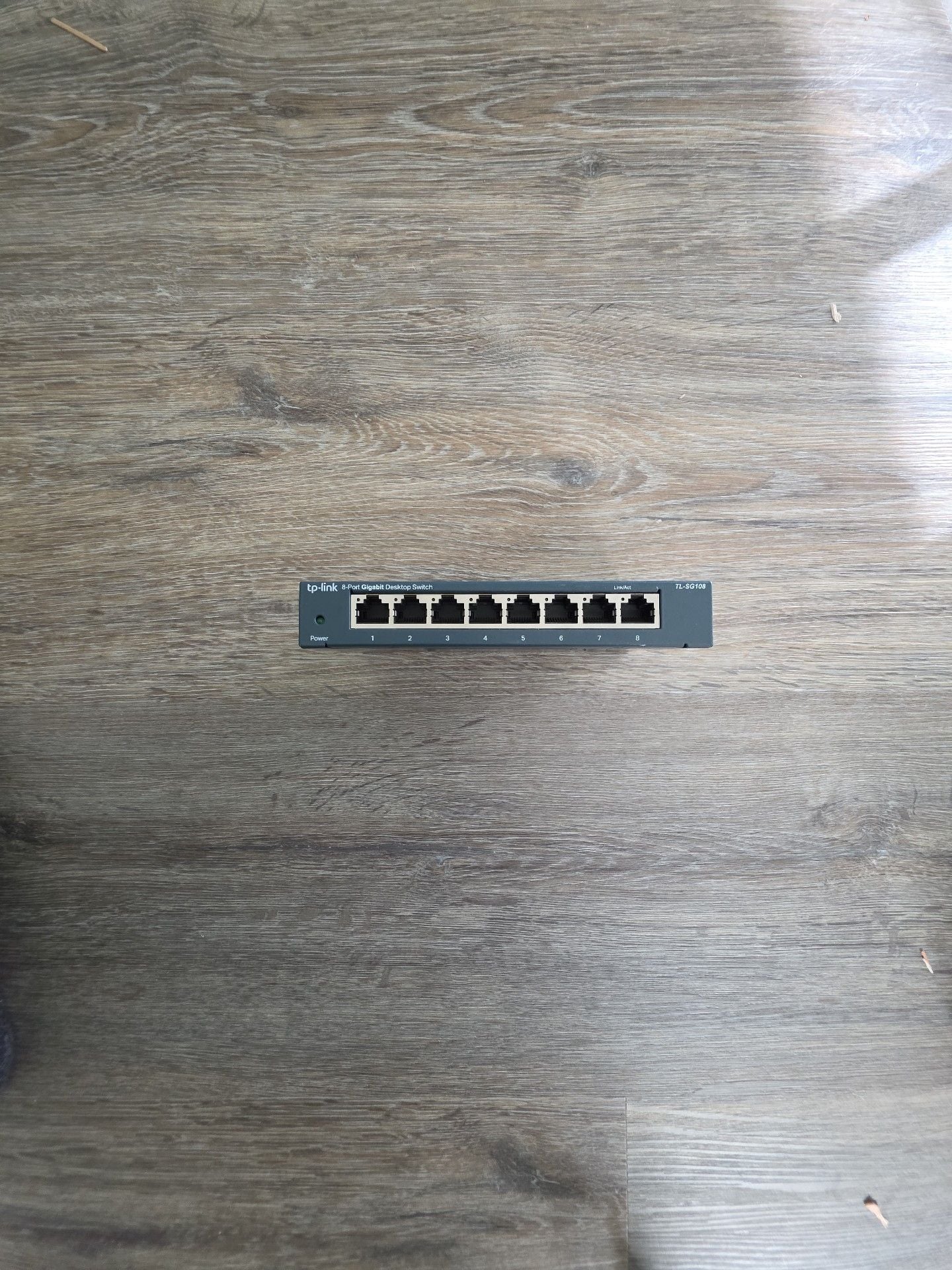 TP-Link TL-SG108 8-Port Gigabit Desktop Switch 2