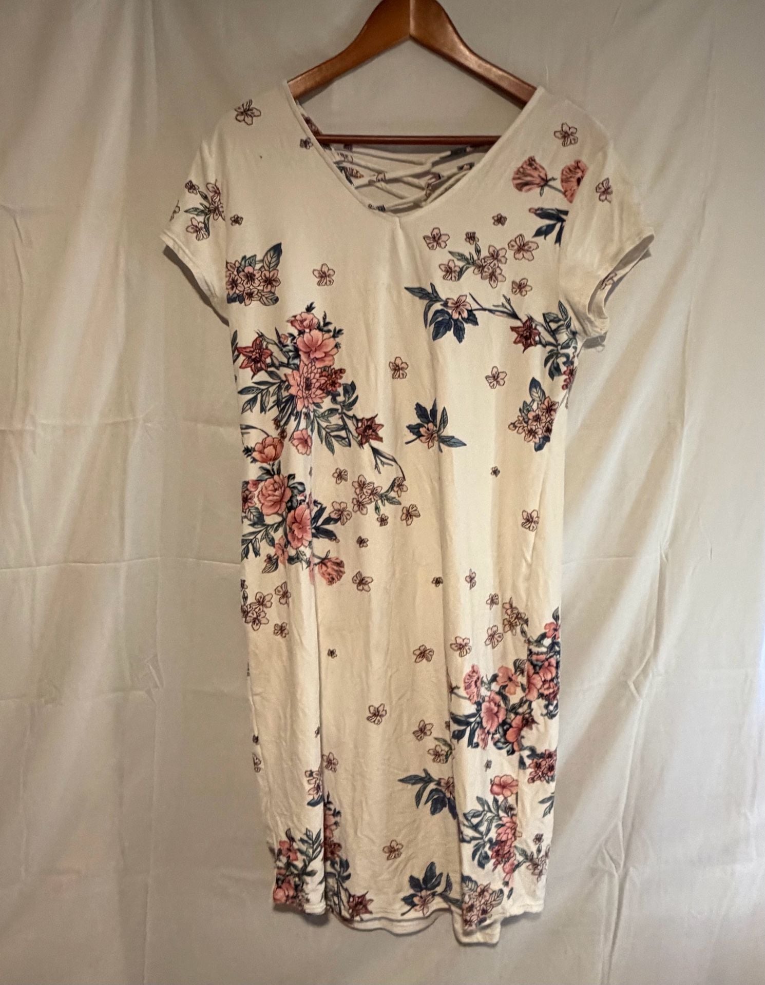 No Boundaries Floral T-Shirt Dress Size XXXL/3XG White Lace-Up Back 2