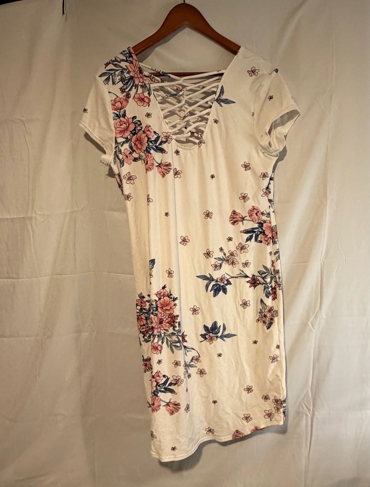 No Boundaries Floral T-Shirt Dress Size XXXL/3XG White Lace-Up Back 3