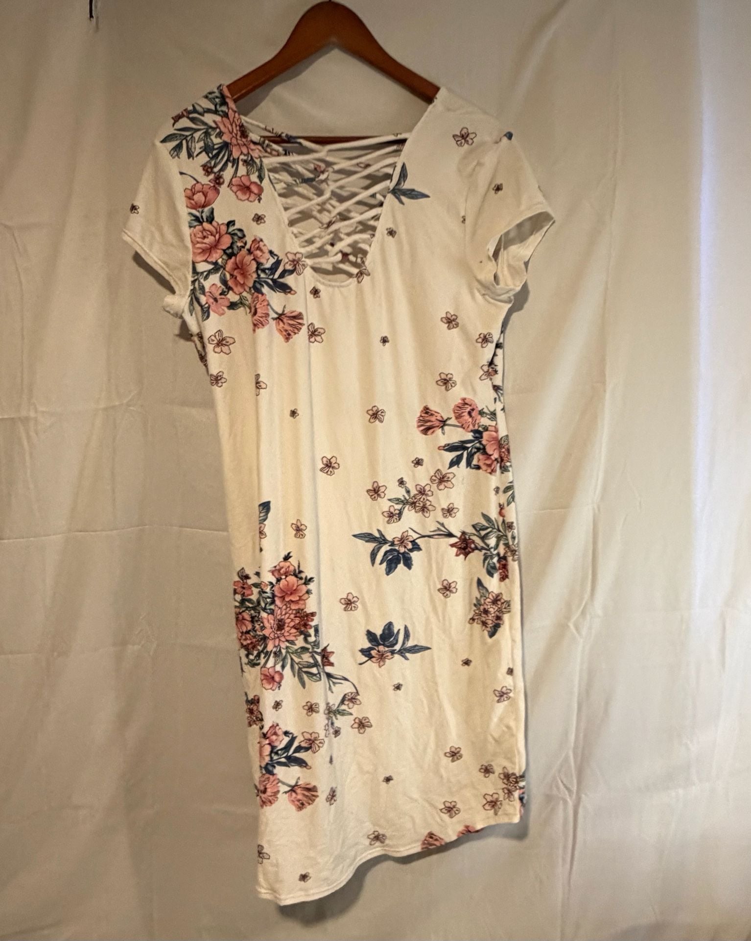 No Boundaries Floral T-Shirt Dress Size XXXL/3XG White Lace-Up Back 5