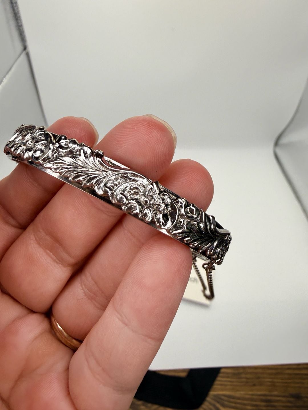 Vintage Silver Tone Ornate Floral Bangle Bracelet 6.5 Inch 2