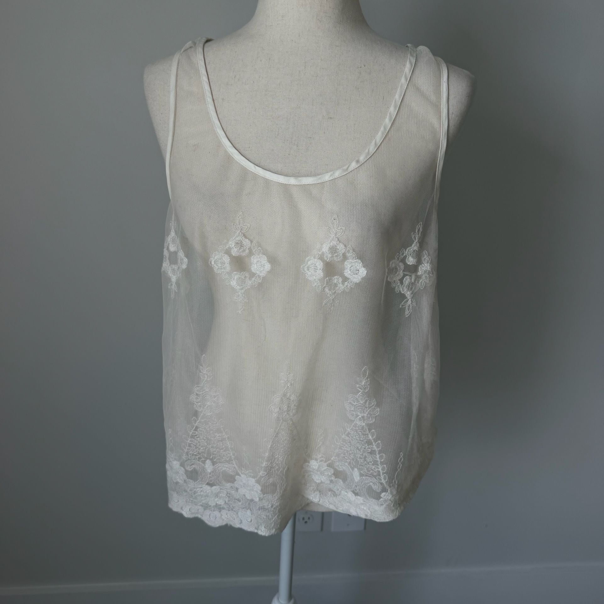 American Eagle Outfitters Sheer Mesh Tank Top Size XL/TG White Floral 2