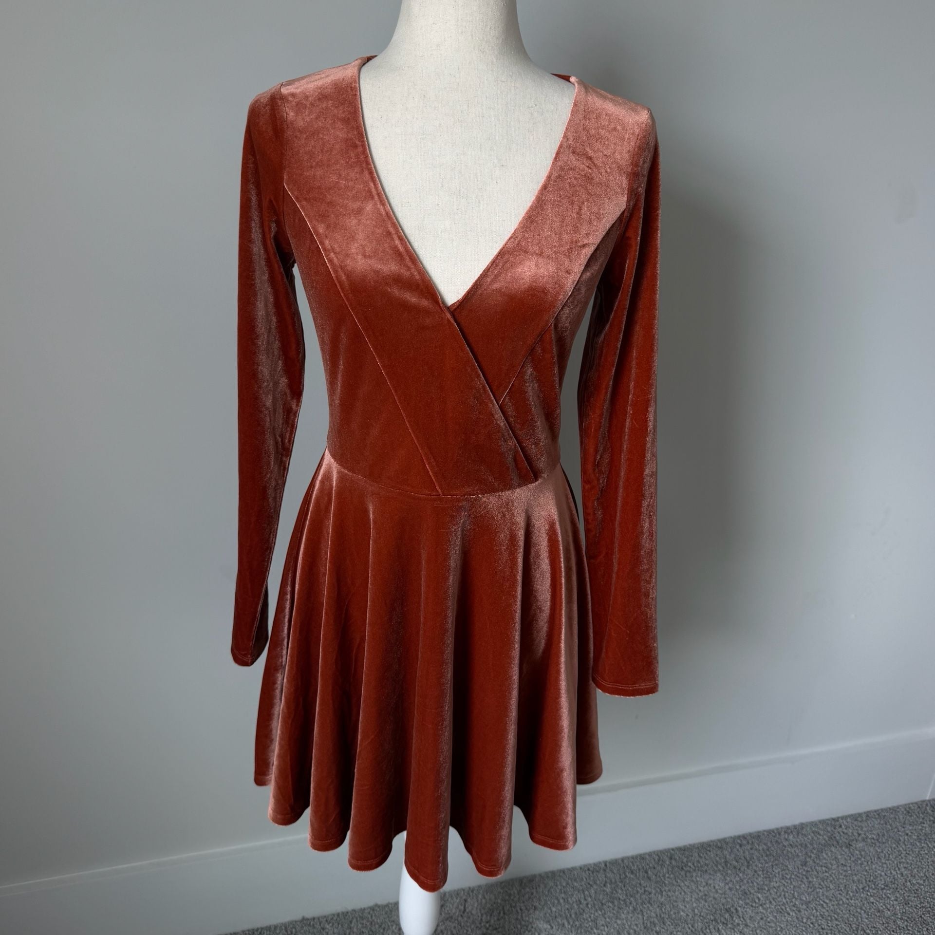 Kimchi Blue Velvet Skater Dress Size M Rust Long Sleeve Mini V-Neck 2