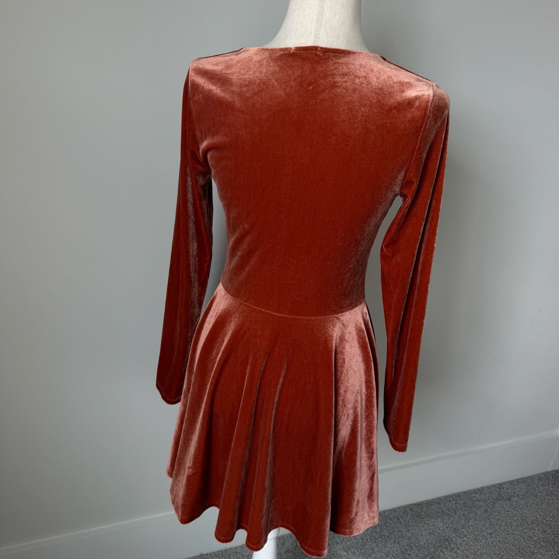 Kimchi Blue Velvet Skater Dress Size M Rust Long Sleeve Mini V-Neck 3