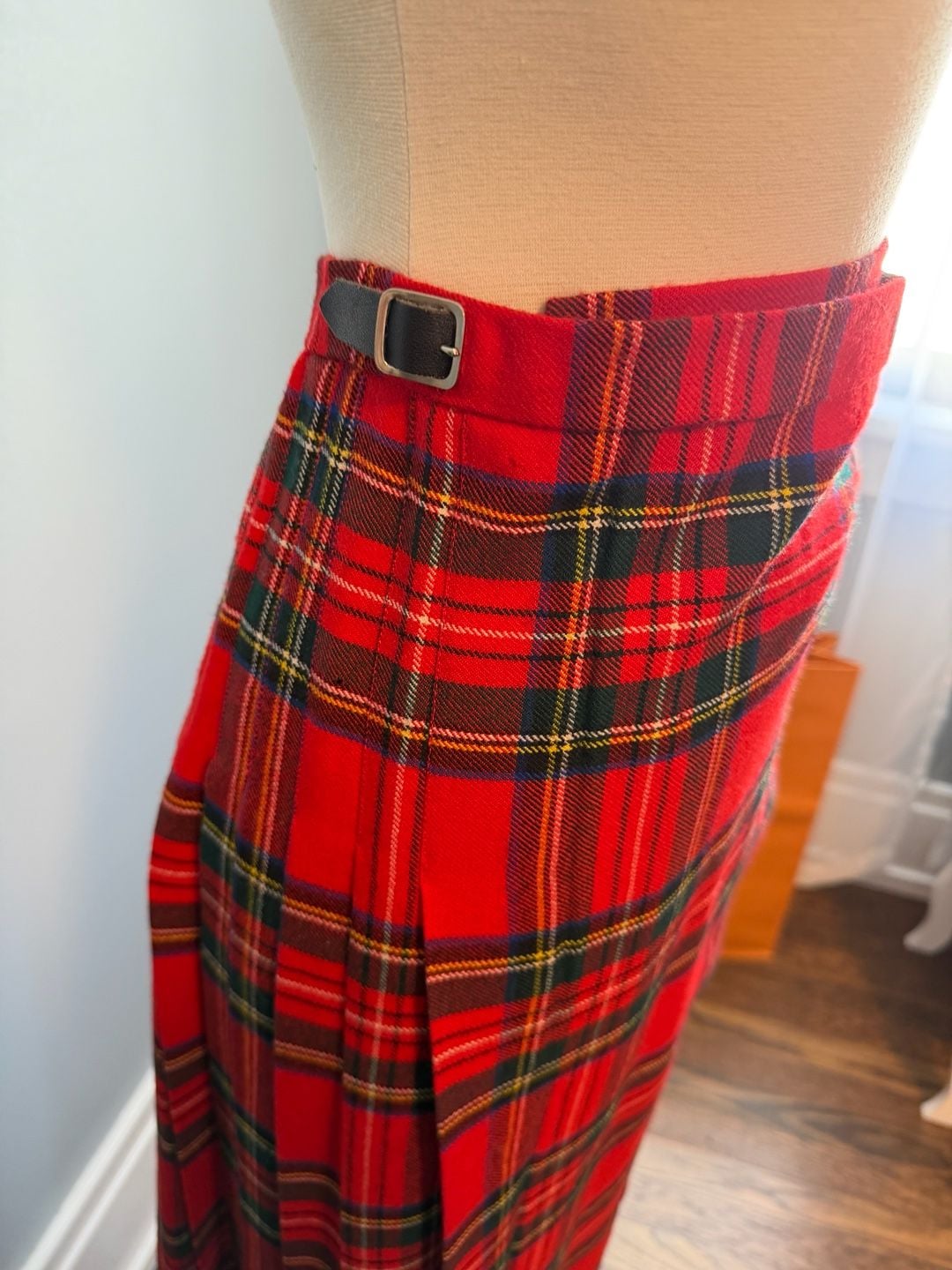 1970s Vintage Wool Plaid Wrap Skirt Red Tartan Pleated 4