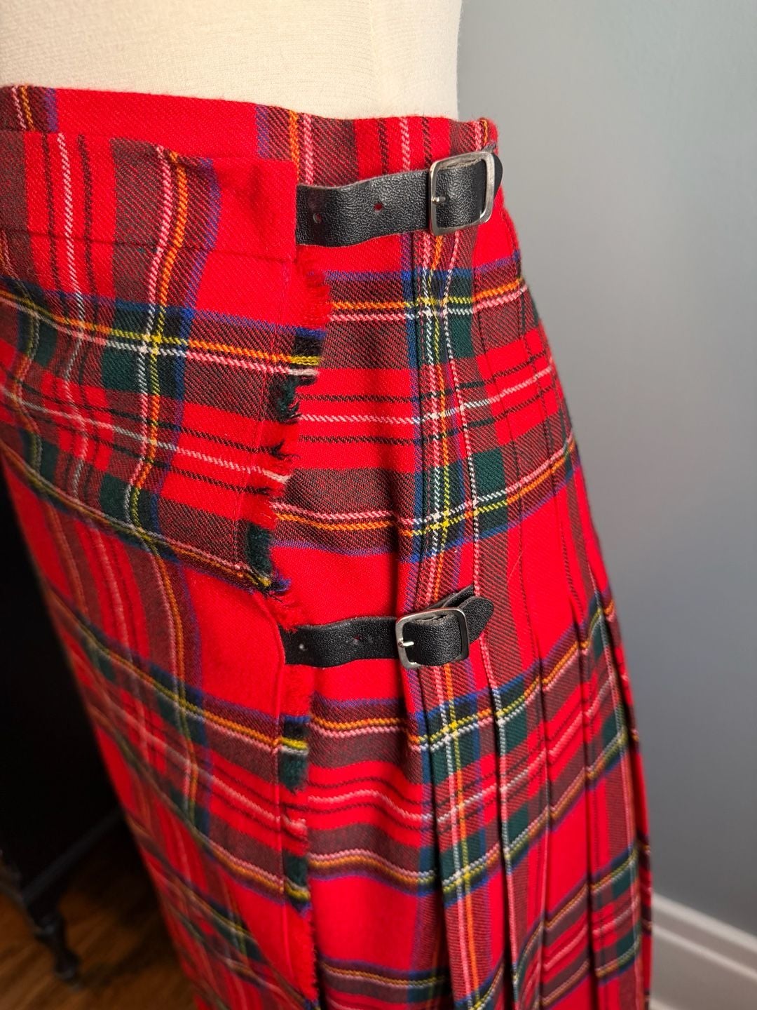 1970s Vintage Wool Plaid Wrap Skirt Red Tartan Pleated 5