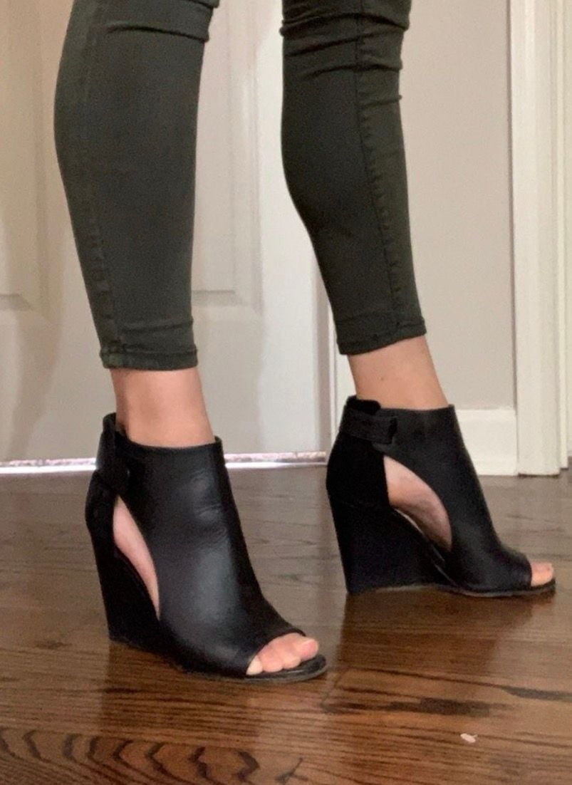 Vince Black Wedge Open Toe Heels 7.5 2