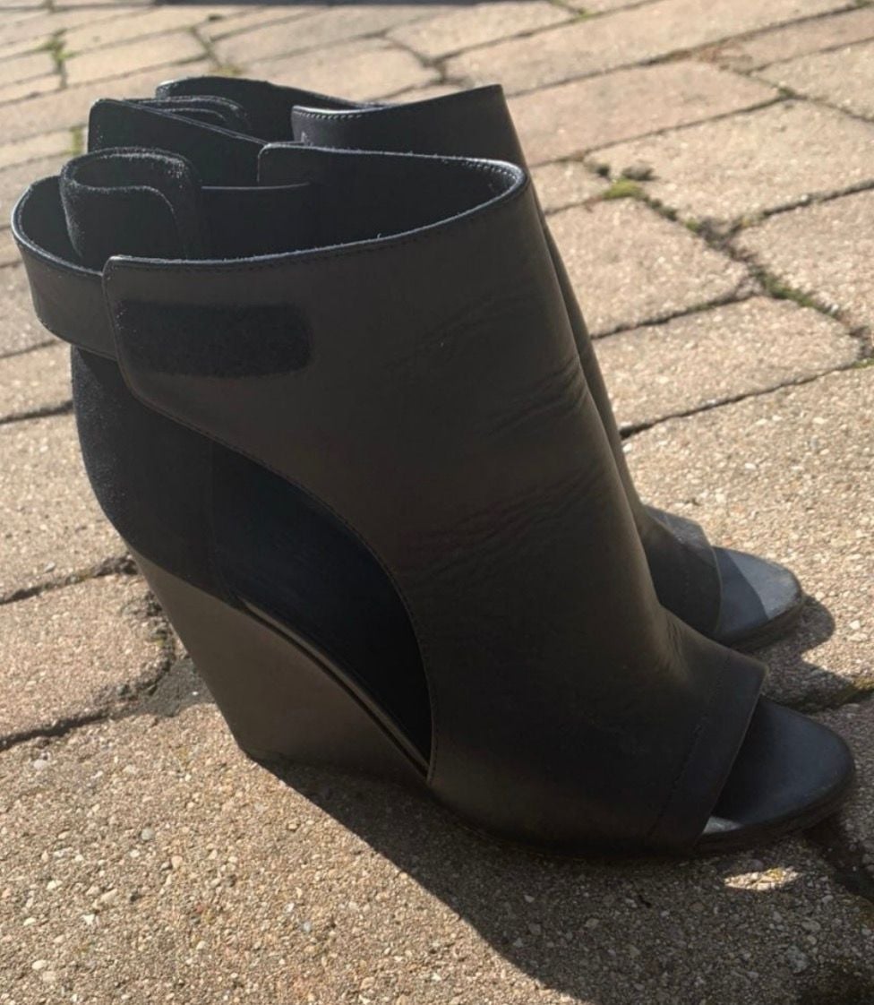 Vince Black Wedge Open Toe Heels 7.5 5