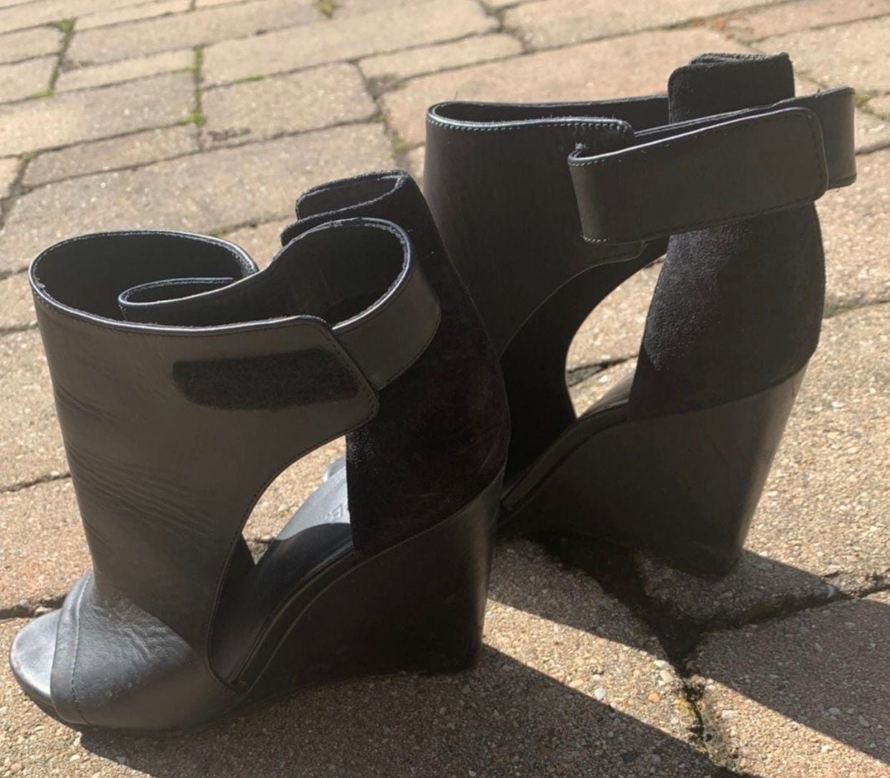 Vince Black Wedge Open Toe Heels 7.5 6