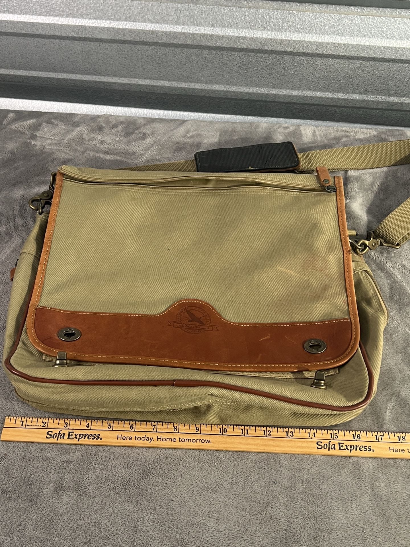 Cutter & Buck Canvas And Leather Messenger Bag Briefcase Khaki Brown 19