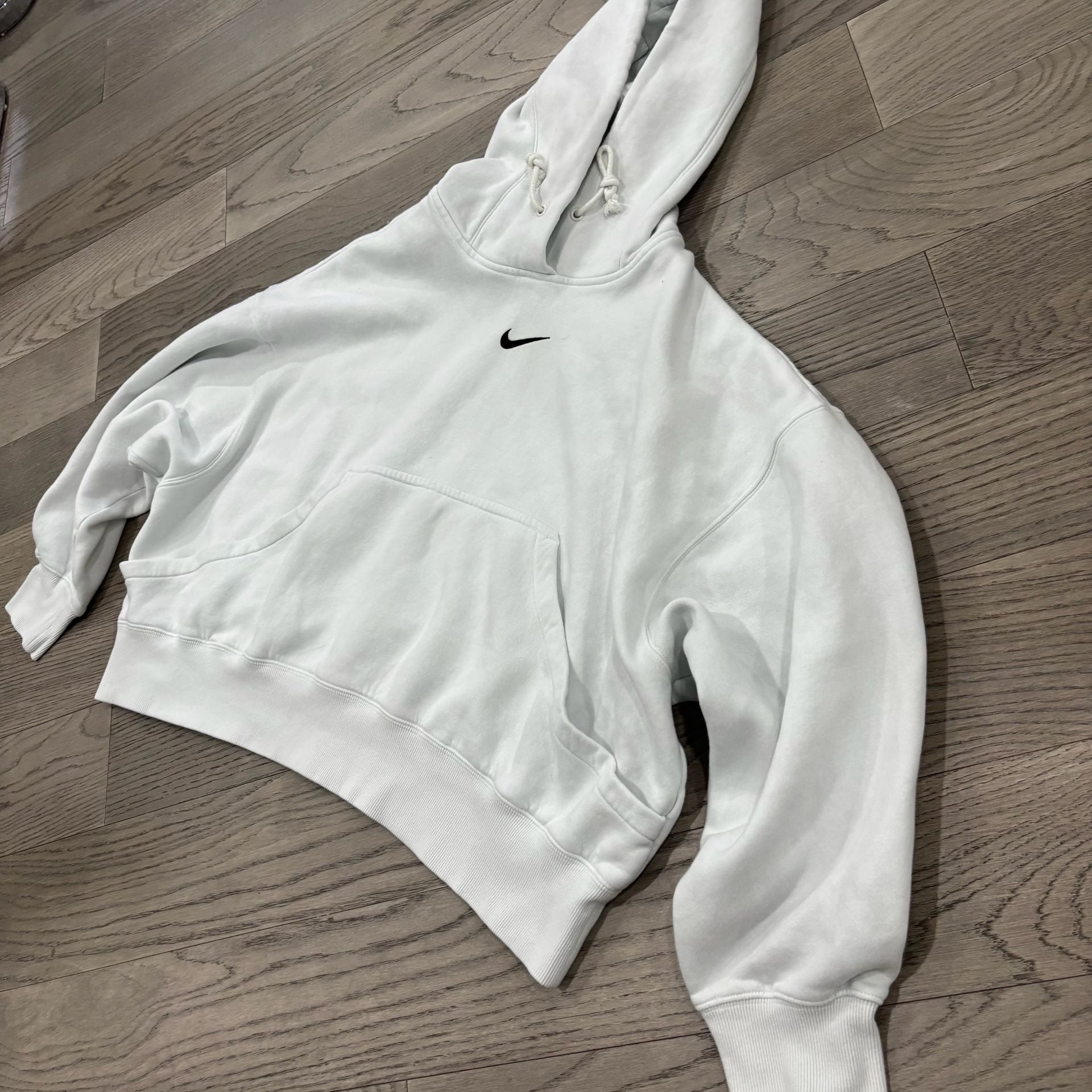 Vintage y2k white Nike center swoosh embroidered cropped 3