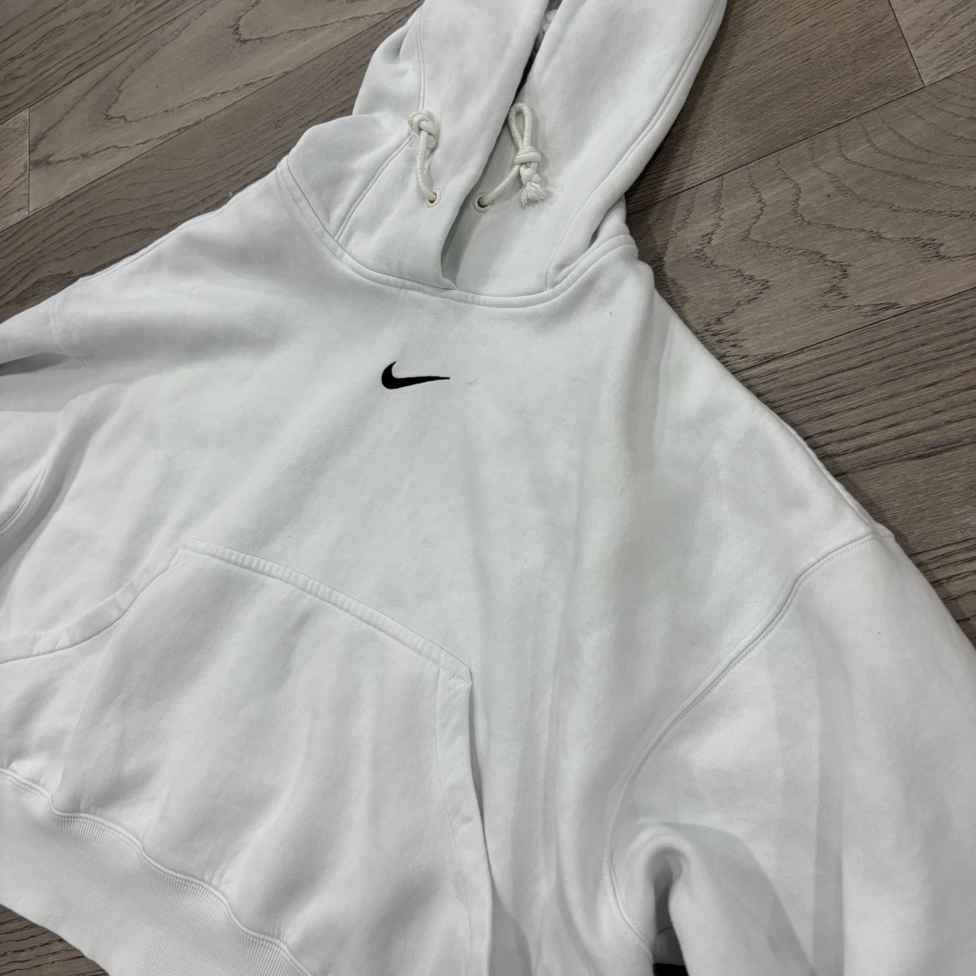 Vintage y2k white Nike center swoosh embroidered cropped 4