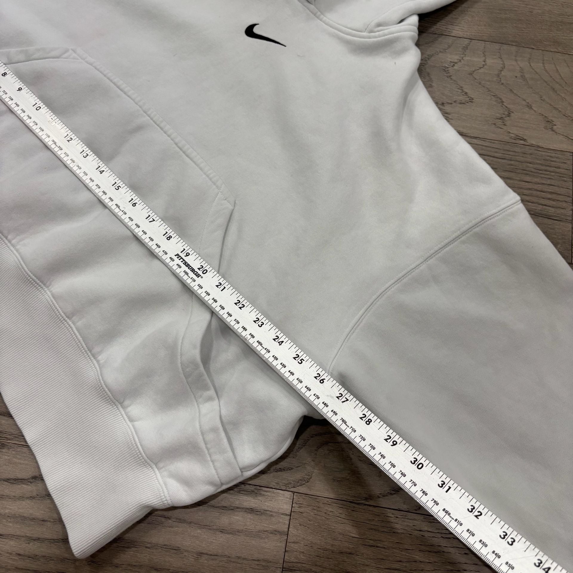 Vintage y2k white Nike center swoosh embroidered cropped 5