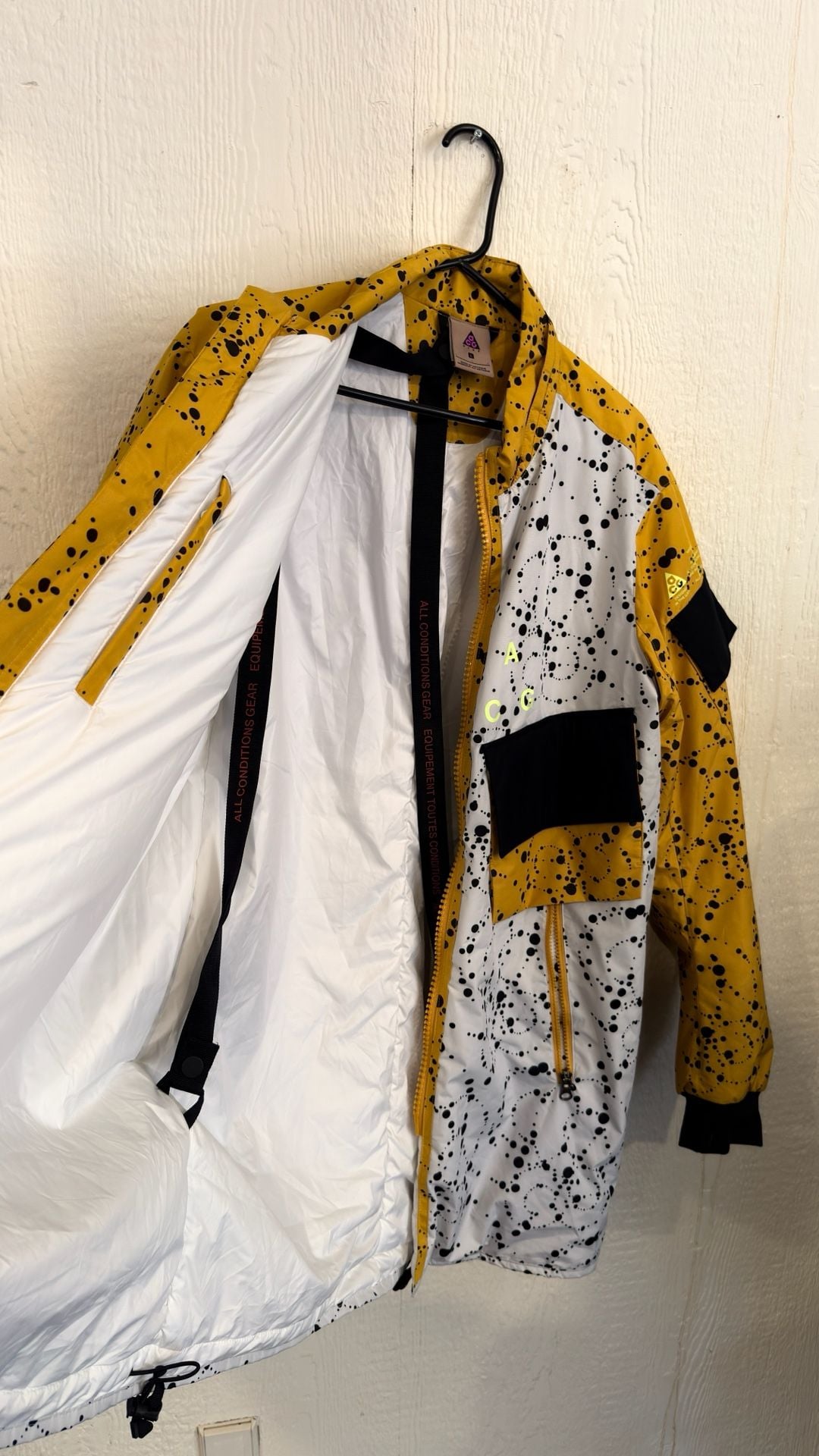 Nike ACG Insulated Jacket Size L Yellow White Black Splatter 4