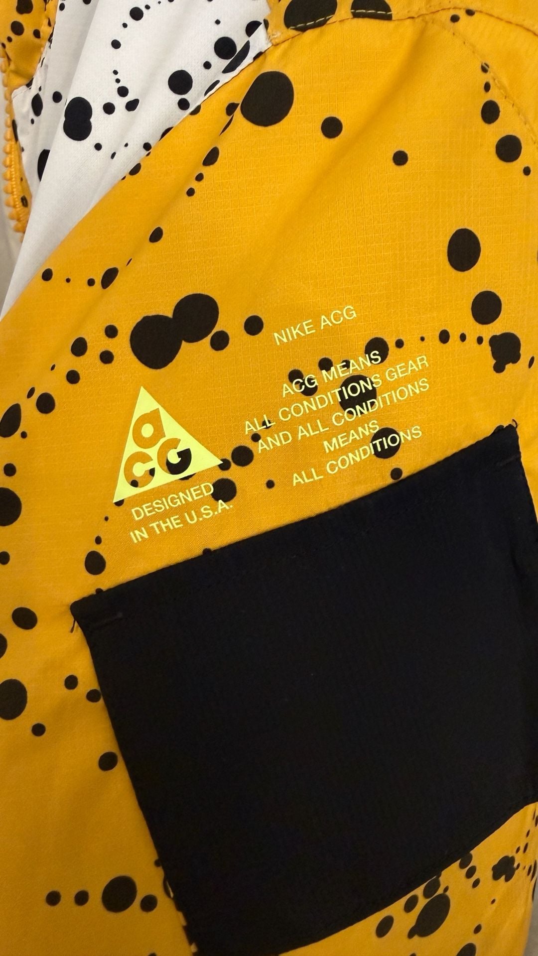 Nike ACG Insulated Jacket Size L Yellow White Black Splatter 5