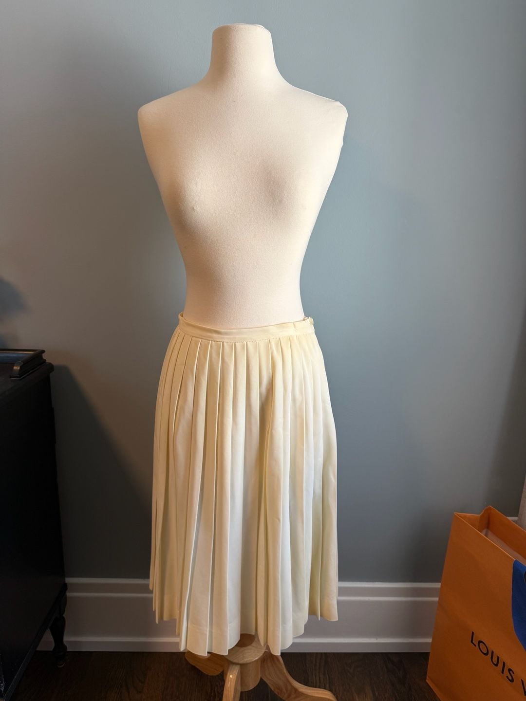 Vintage ILGWU Pleated Skirt Cream Ivory Midi Length Button Zip 2